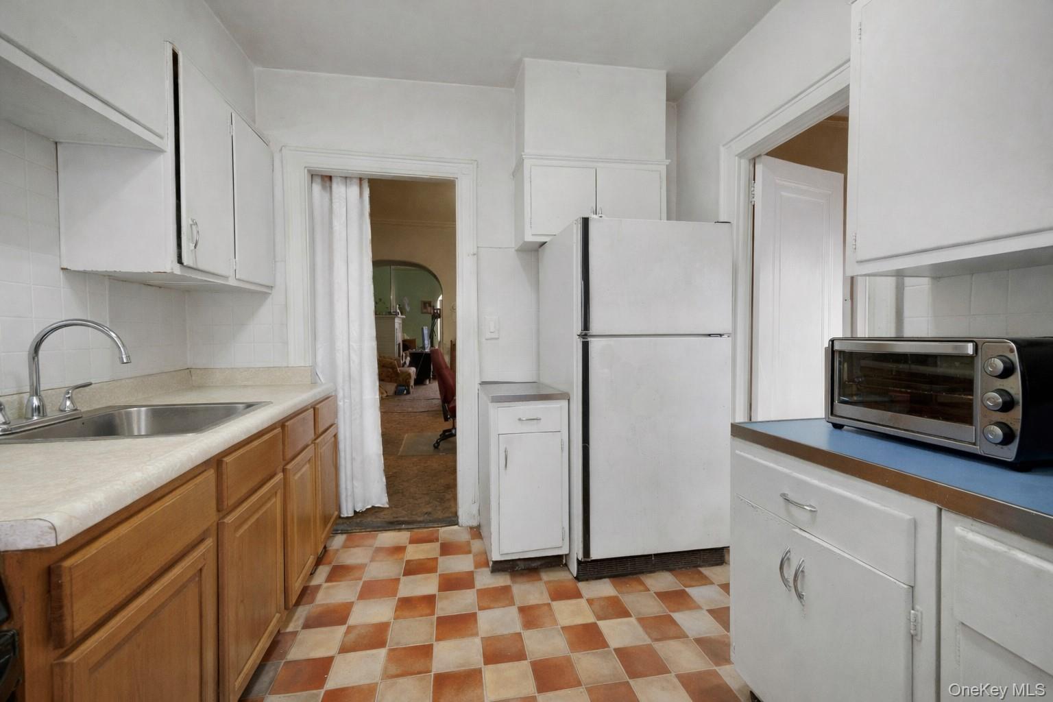 #11 photo, 2335 Yates Avenue, Bronx , NY 10469