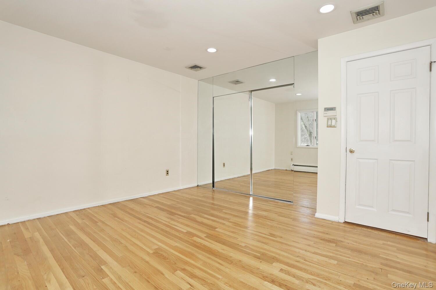 #13 photo, 30 Bridle Road, 纽约州 Spring Valley , NY 10977