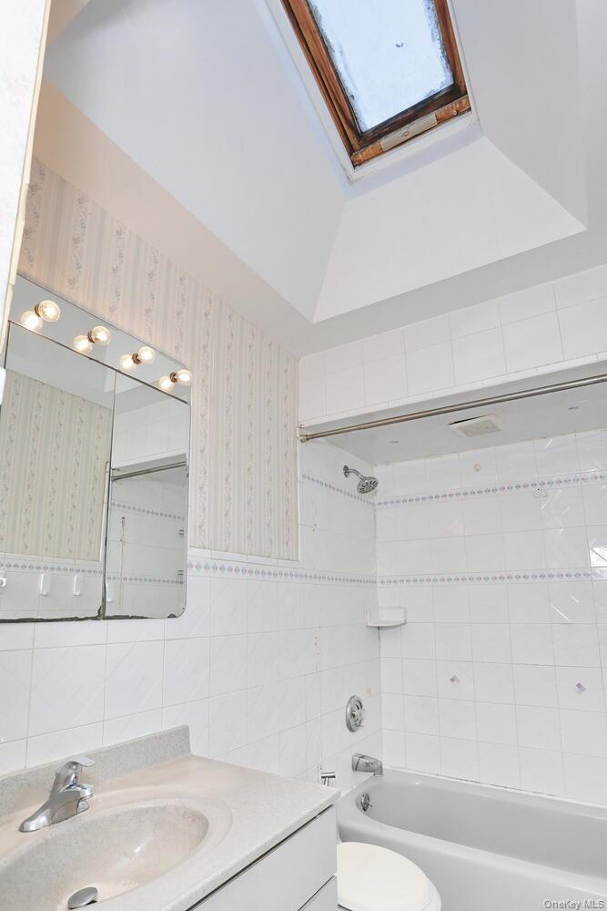 #20 photo, 30 Bridle Road, 纽约州 Spring Valley , NY 10977