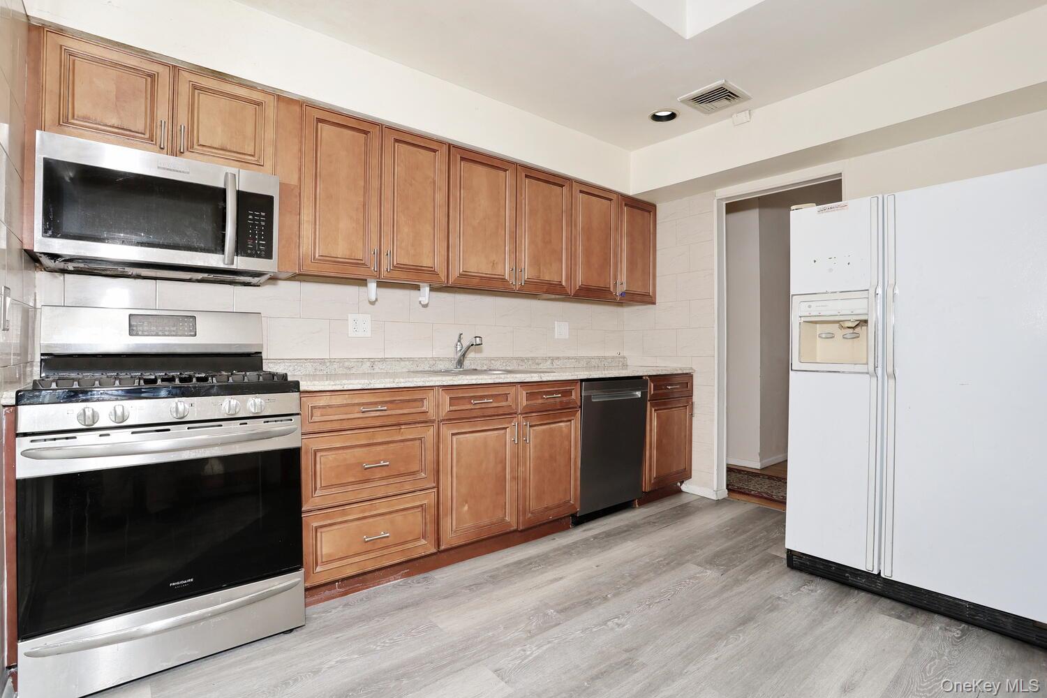 #4 photo, 30 Bridle Road, 纽约州 Spring Valley , NY 10977