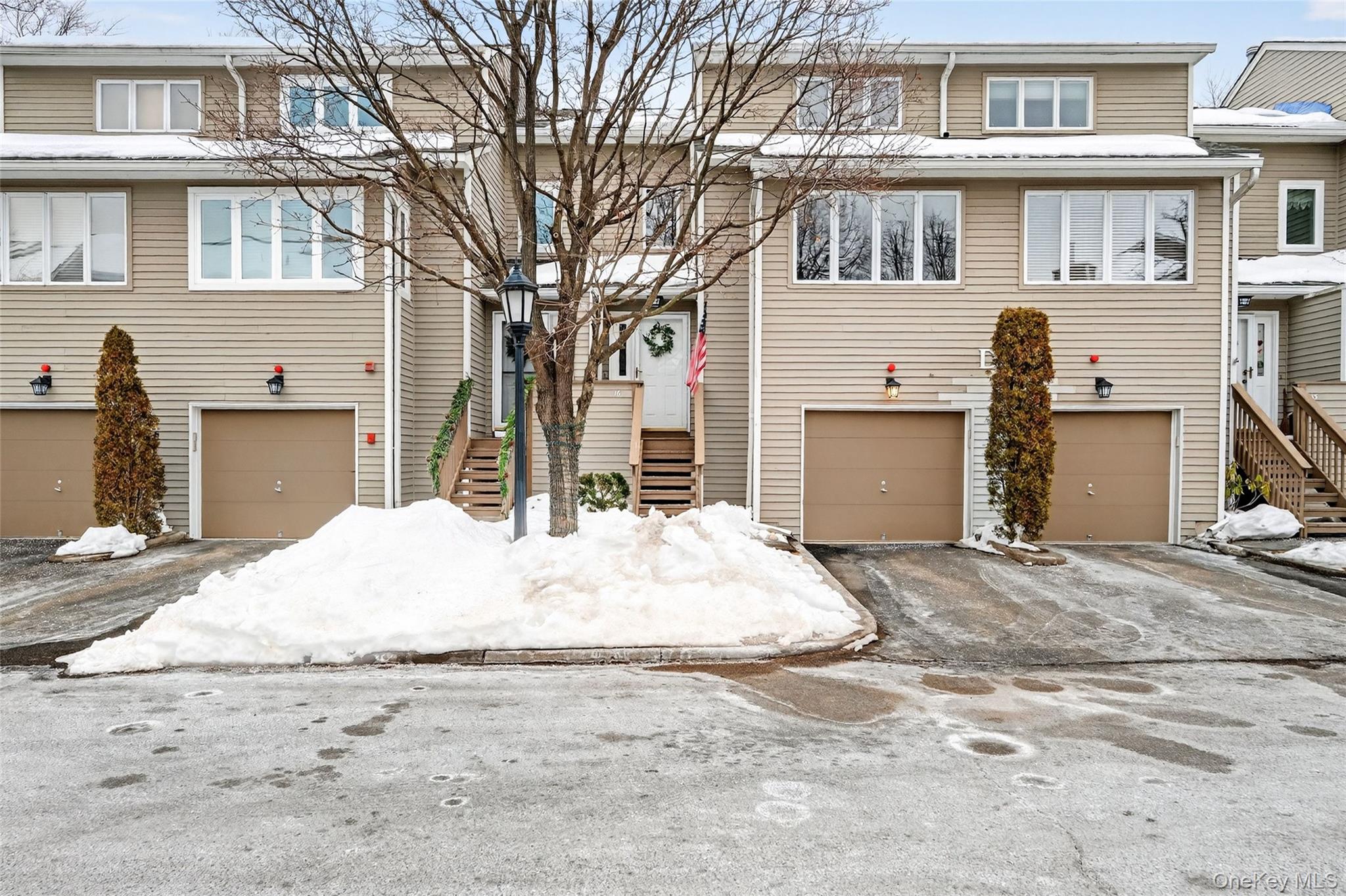 #1 photo, 16 Village Green, Bardonia , NY 10954