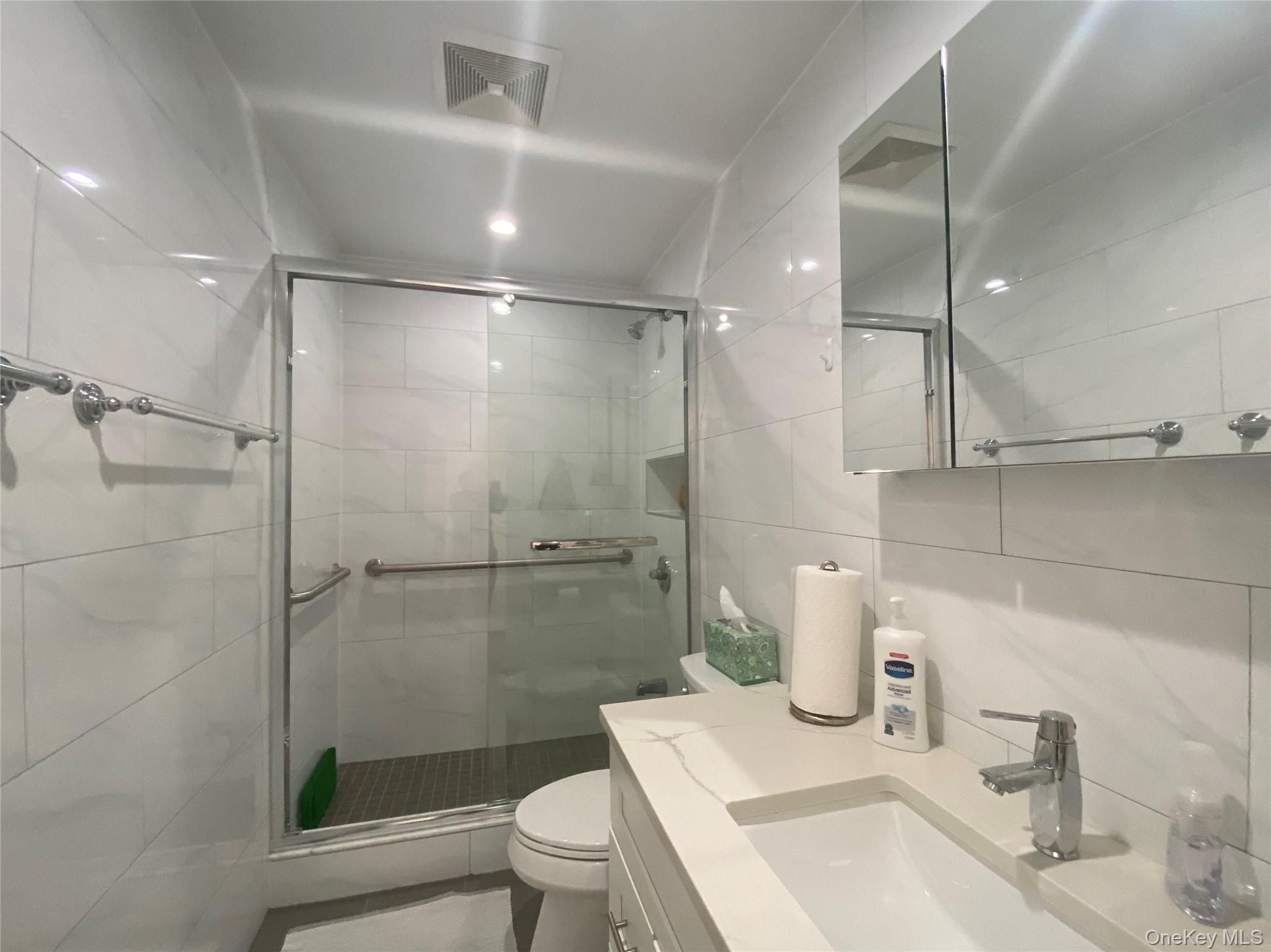 #13 photo, 83 Roundtop Road, 뉴욕주 Yonkers , NY 10710