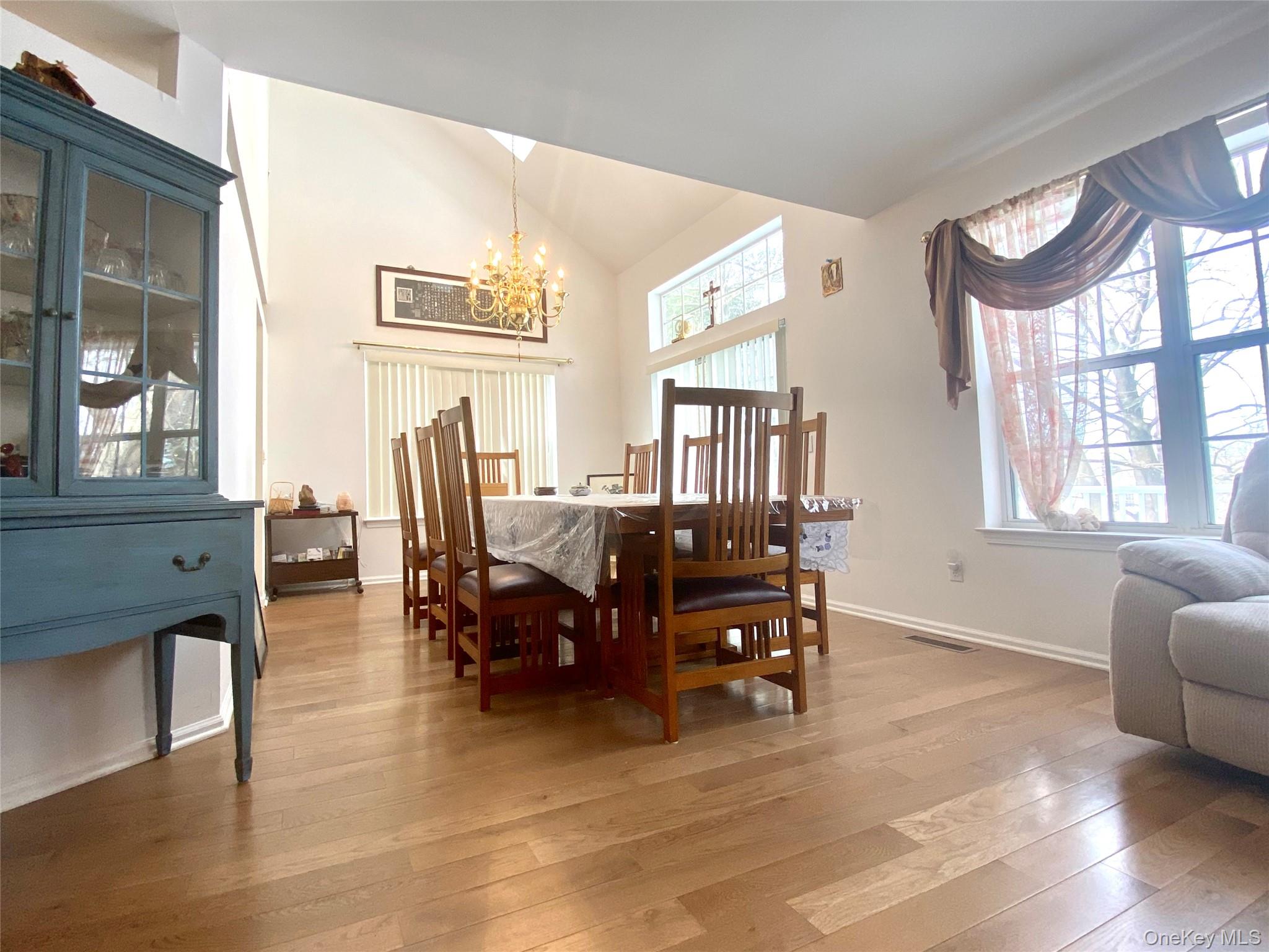 #4 photo, 83 Roundtop Road, 뉴욕주 Yonkers , NY 10710