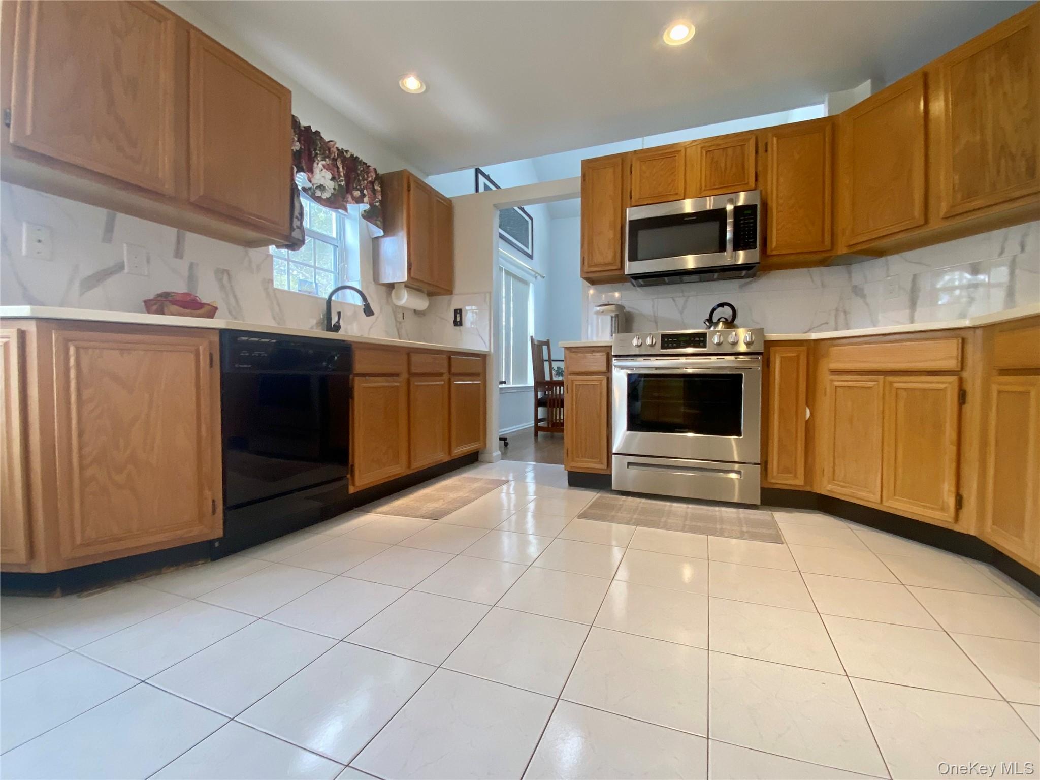 #6 photo, 83 Roundtop Road, 뉴욕주 Yonkers , NY 10710