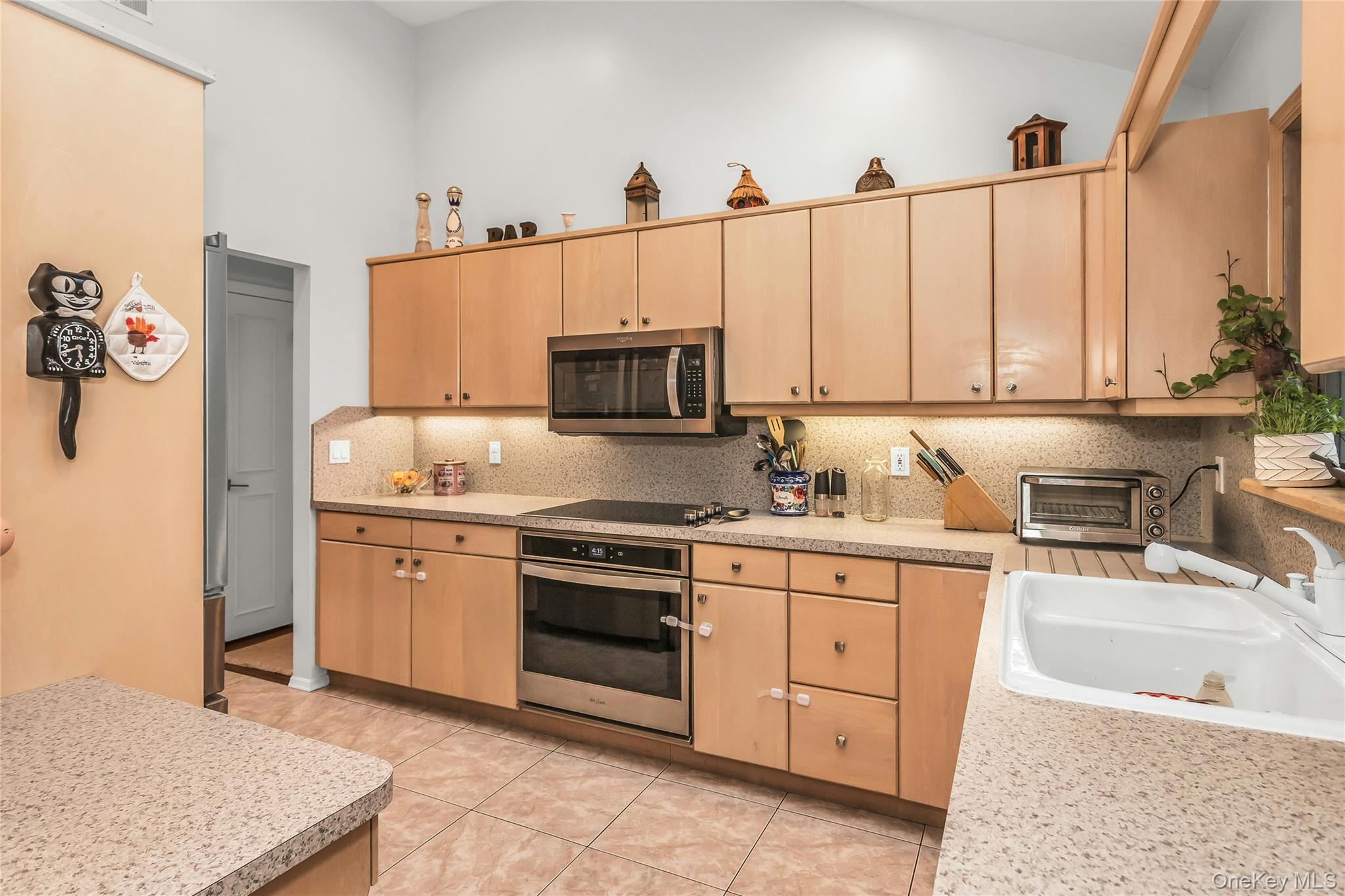 #8 photo, 88 Burton Lane, 롱 아일랜드 Commack , NY 11725