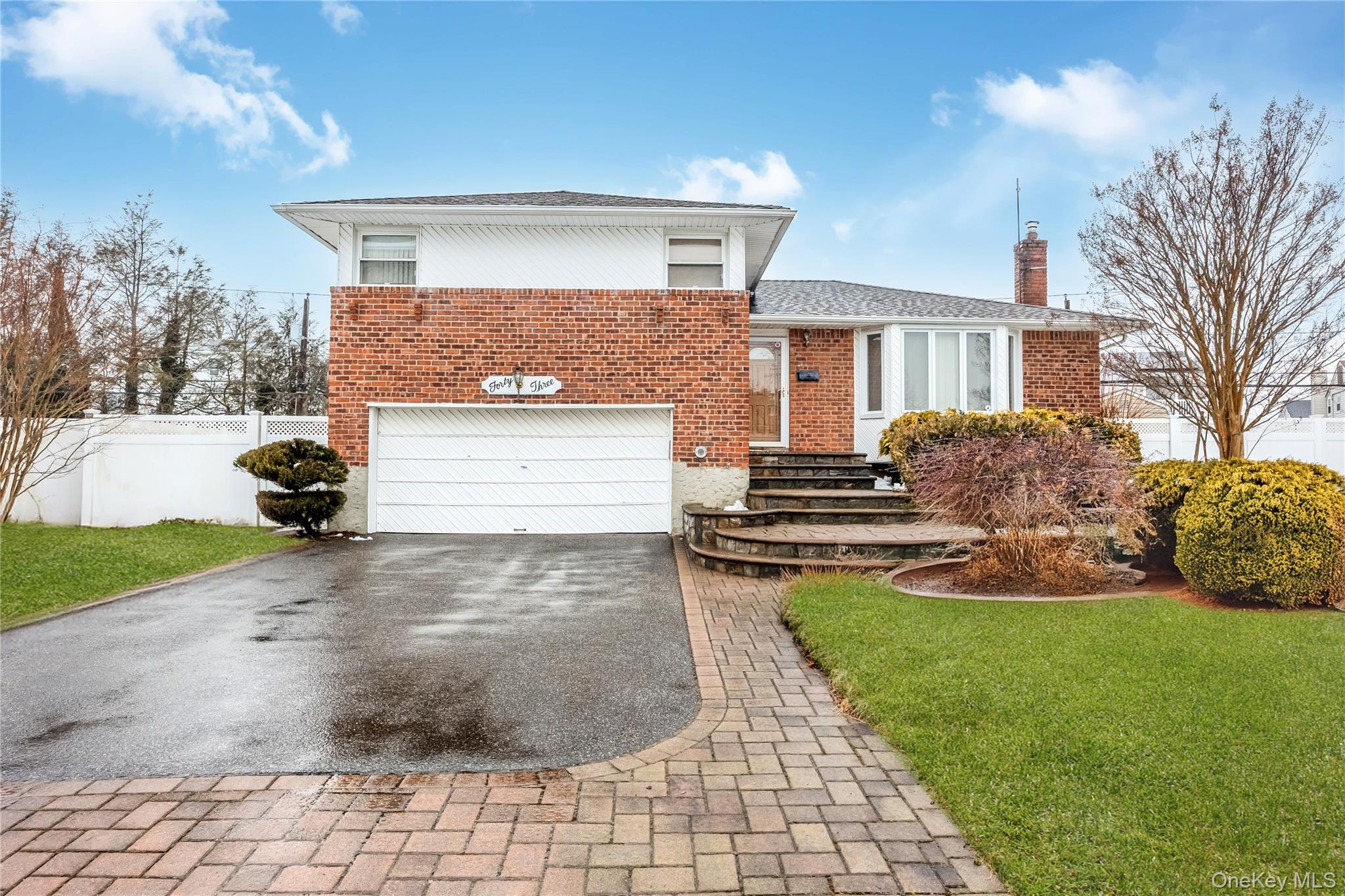 #1 photo, 43 Maplewood Drive, ناسو Plainview , NY 11803