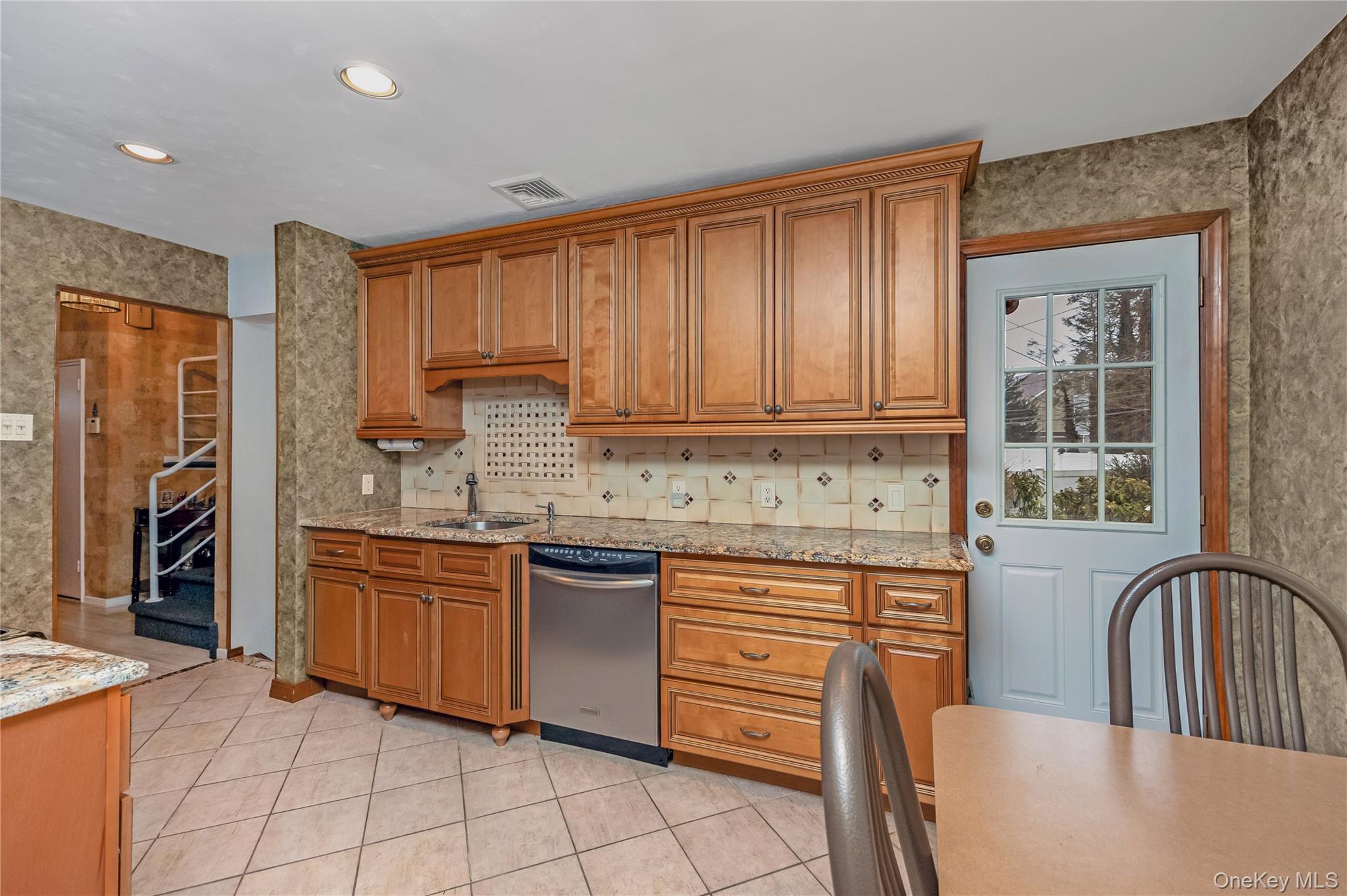 #4 photo, 43 Maplewood Drive, ناسو Plainview , NY 11803