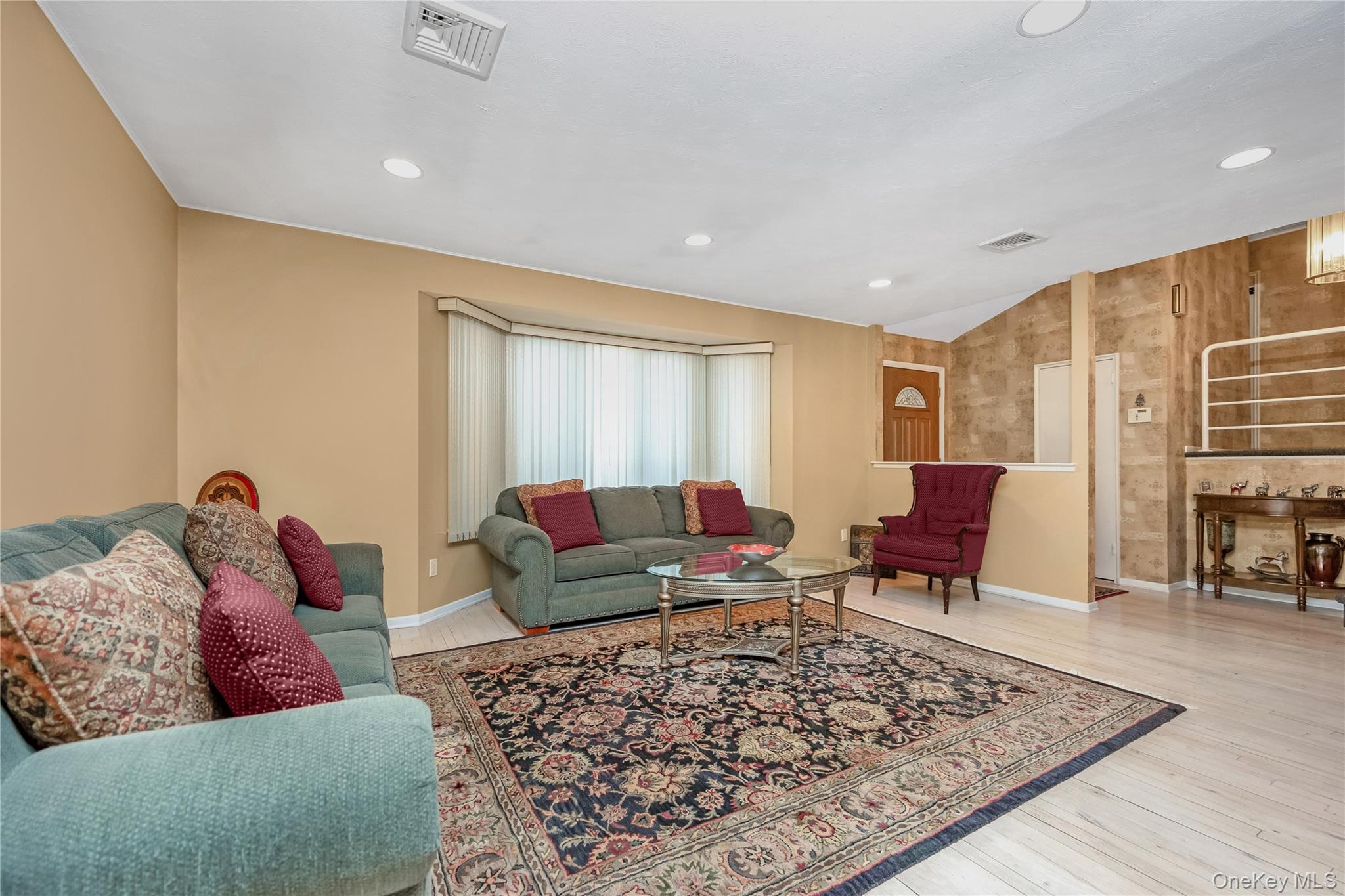 #8 photo, 43 Maplewood Drive, ناسو Plainview , NY 11803