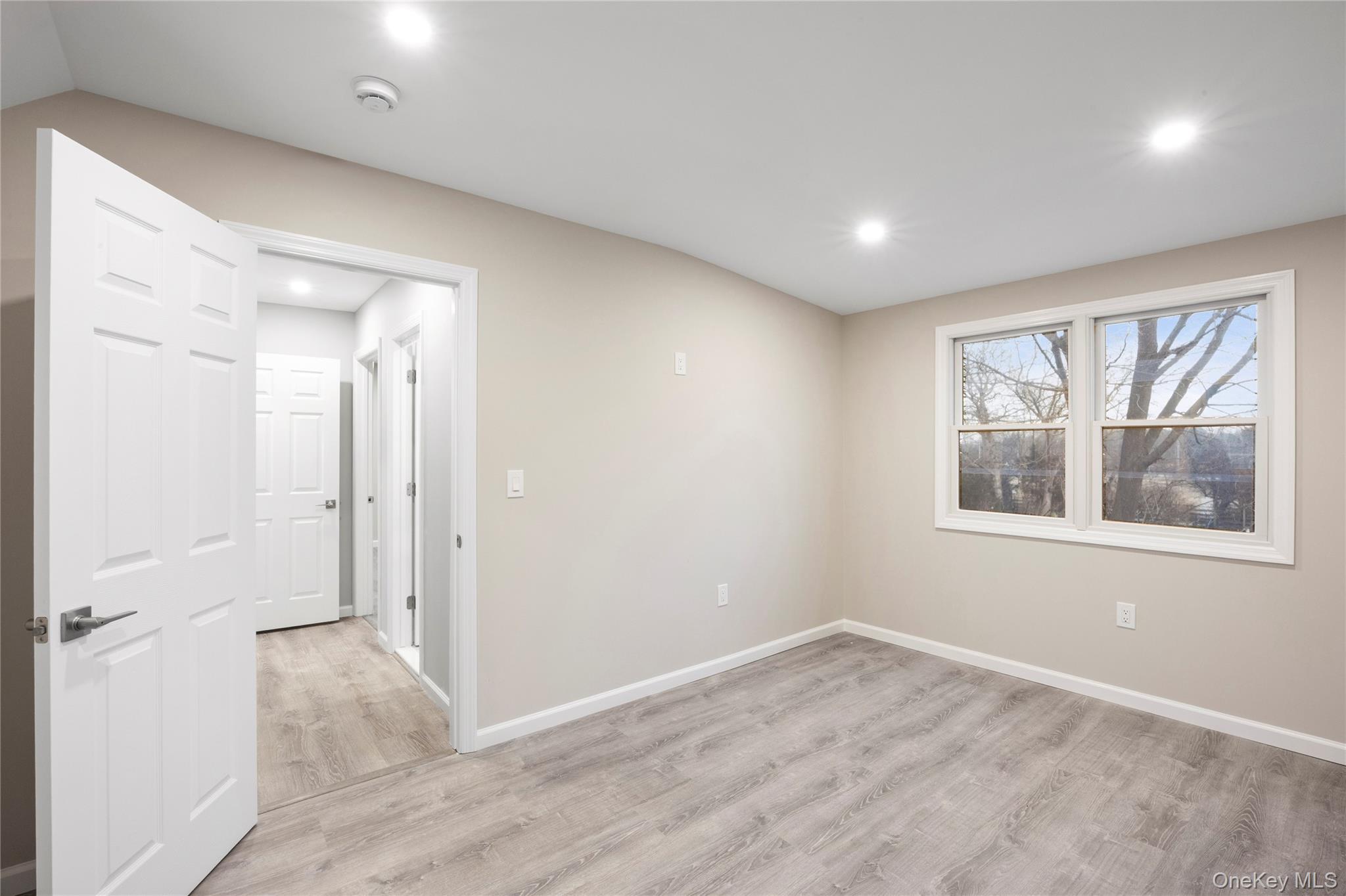 #17 photo, 6 Grand Haven Court, Commack , NY 11725