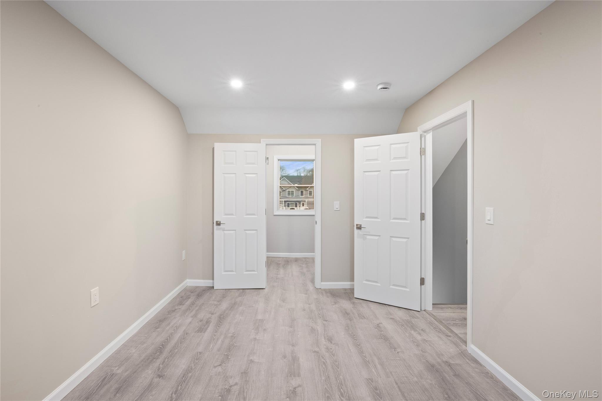 #18 photo, 6 Grand Haven Court, Commack , NY 11725