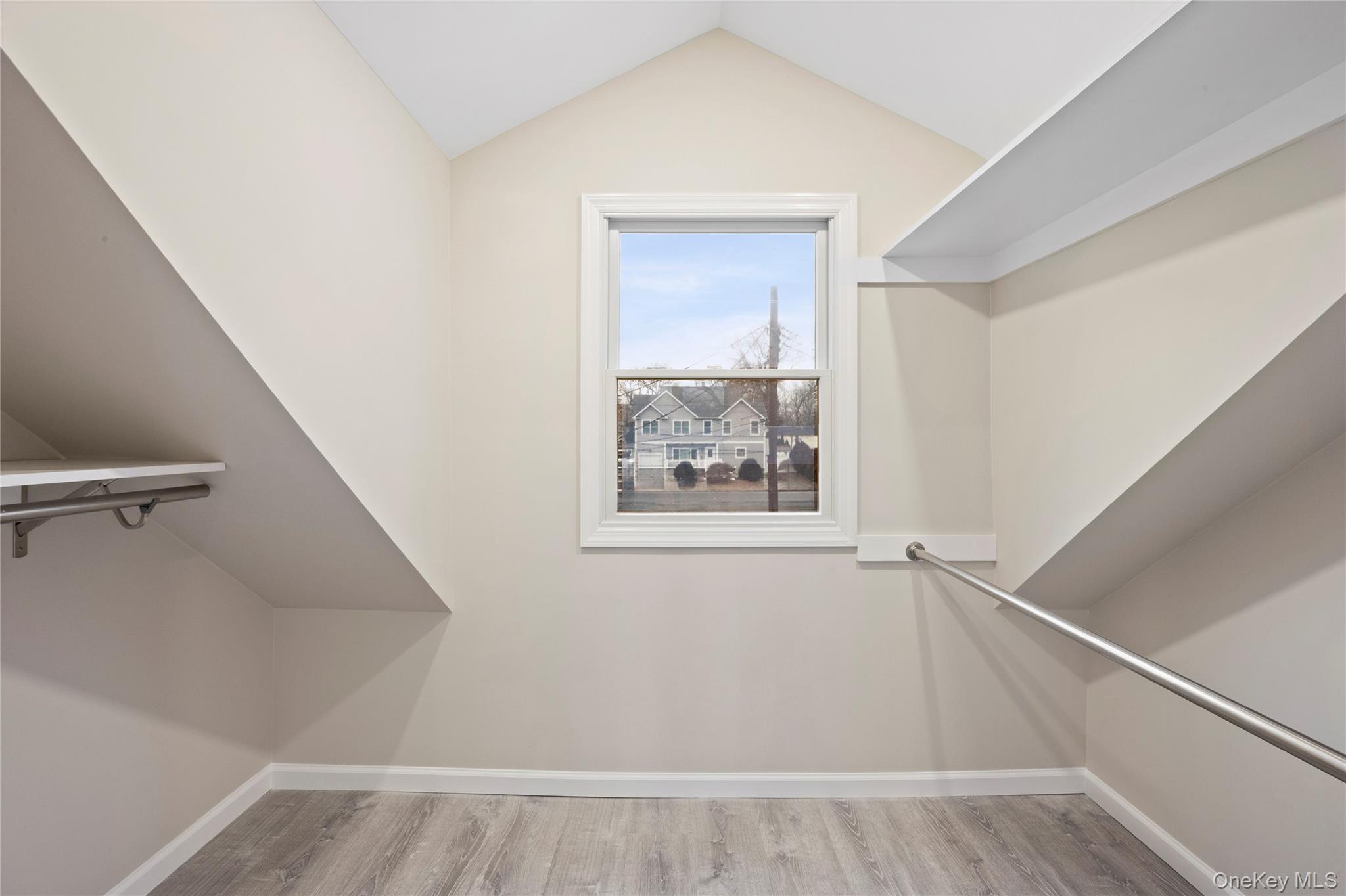 #20 photo, 6 Grand Haven Court, Commack , NY 11725