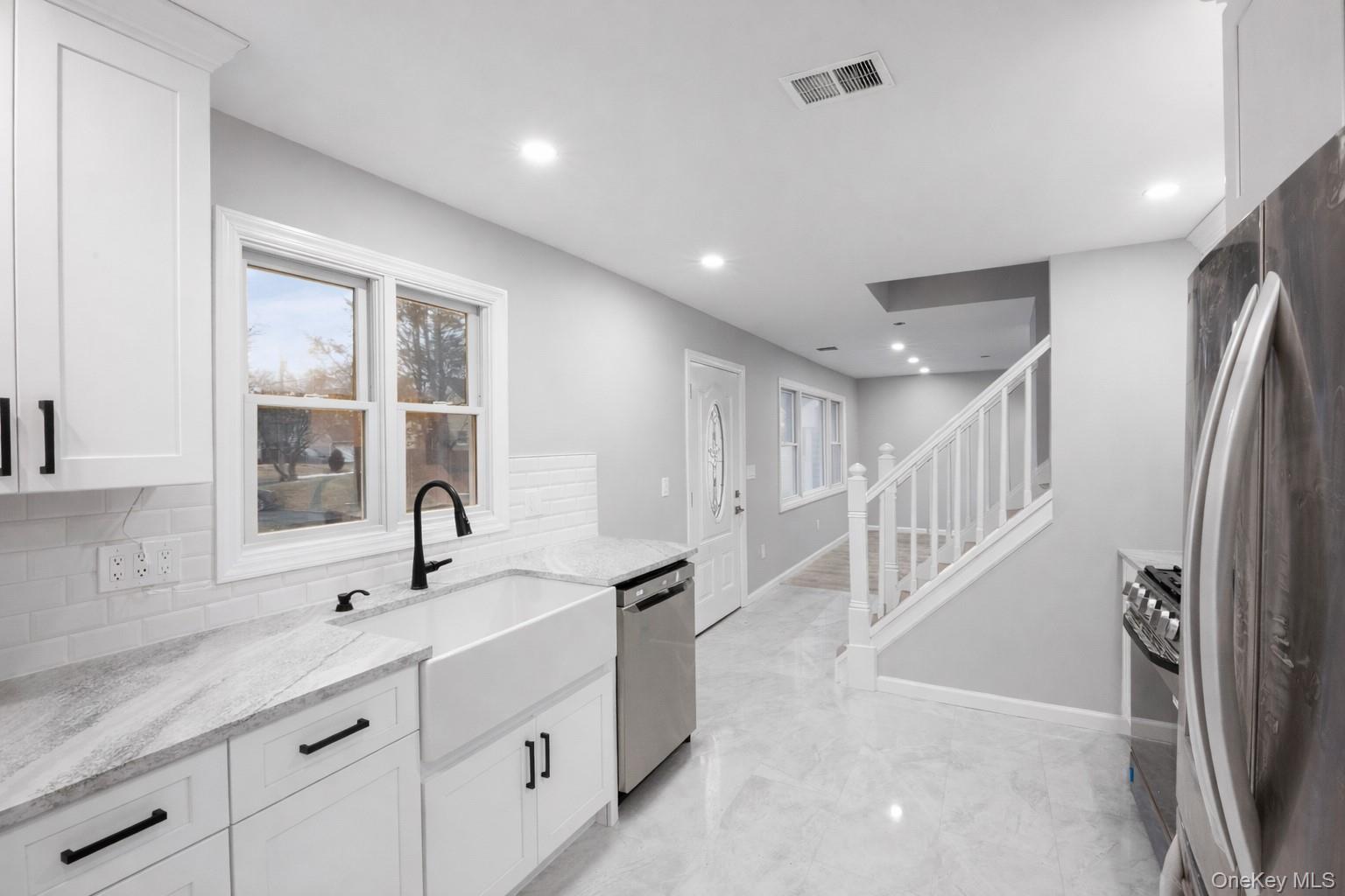 #4 photo, 6 Grand Haven Court, Commack , NY 11725