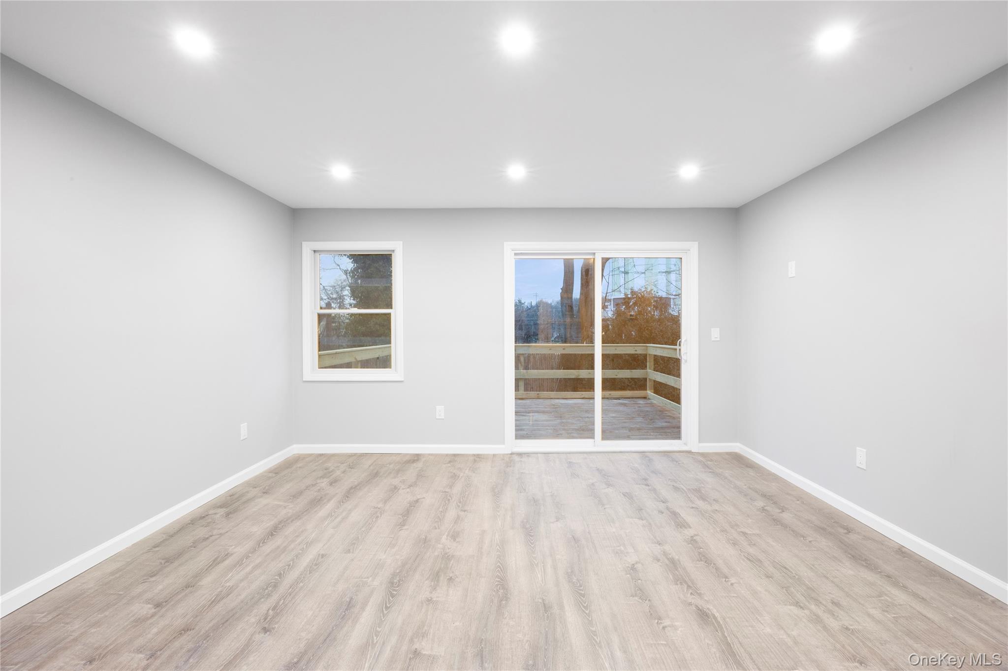 #7 photo, 6 Grand Haven Court, Commack , NY 11725