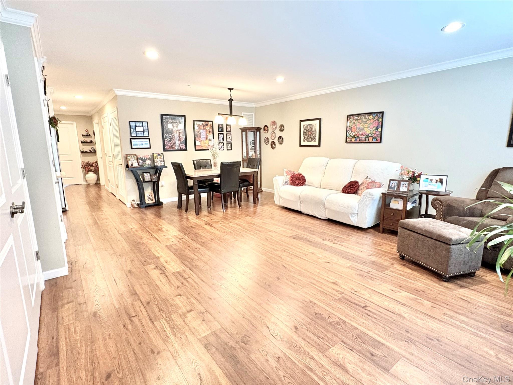 #4 photo, 11 Hunter Drive, सफ़ोक काउंटी Central Islip , NY 11722