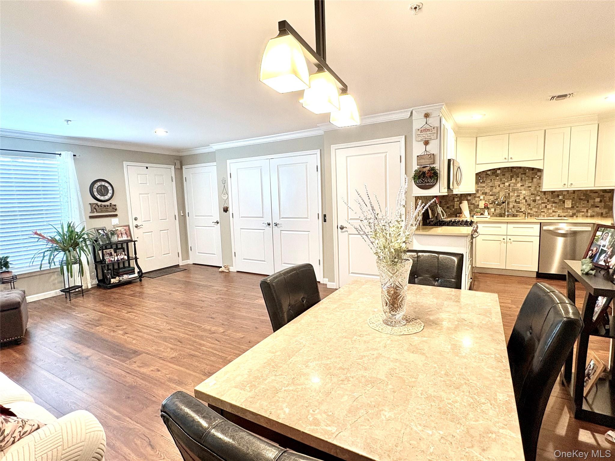 #6 photo, 11 Hunter Drive, सफ़ोक काउंटी Central Islip , NY 11722