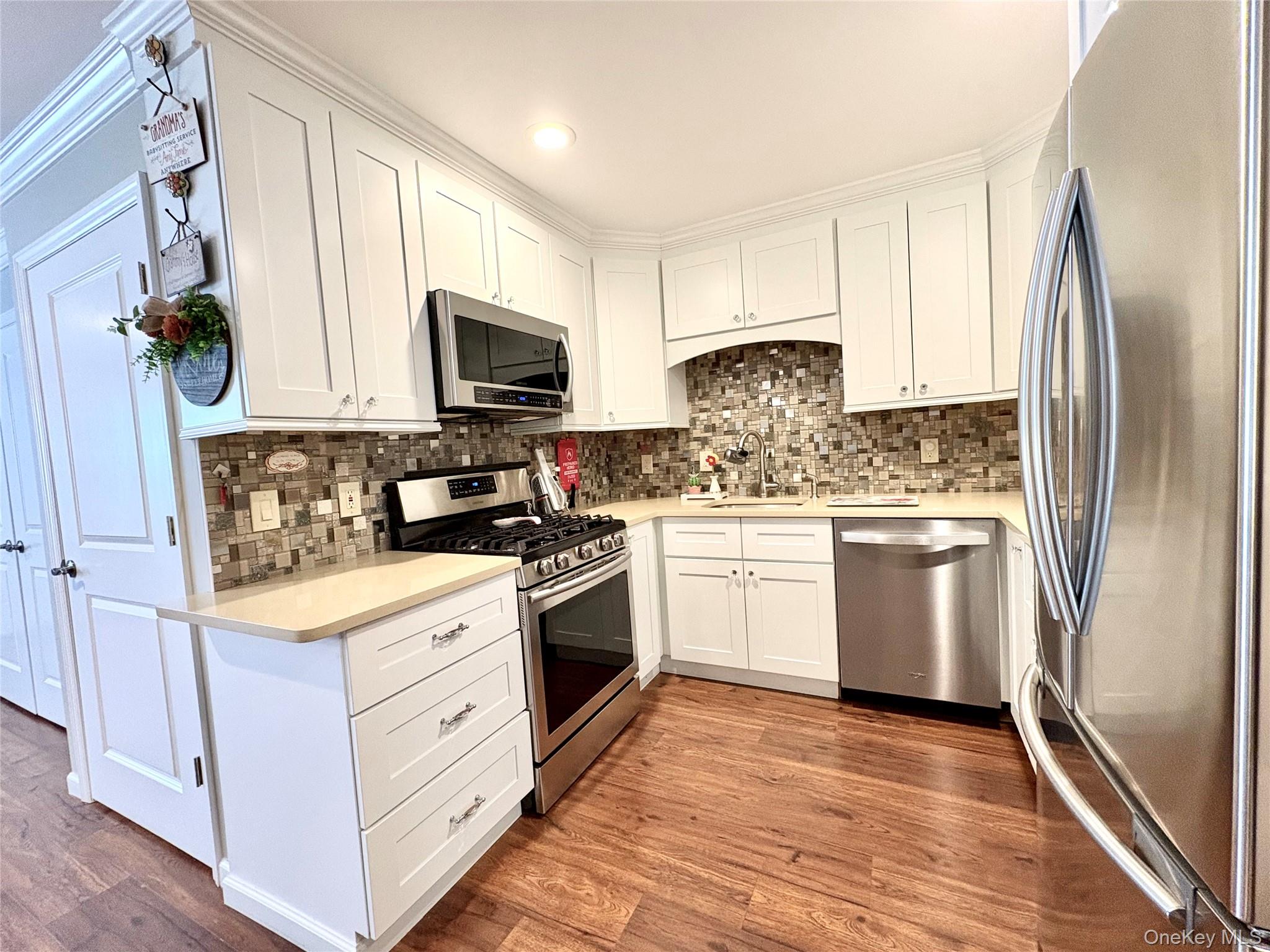 #9 photo, 11 Hunter Drive, सफ़ोक काउंटी Central Islip , NY 11722