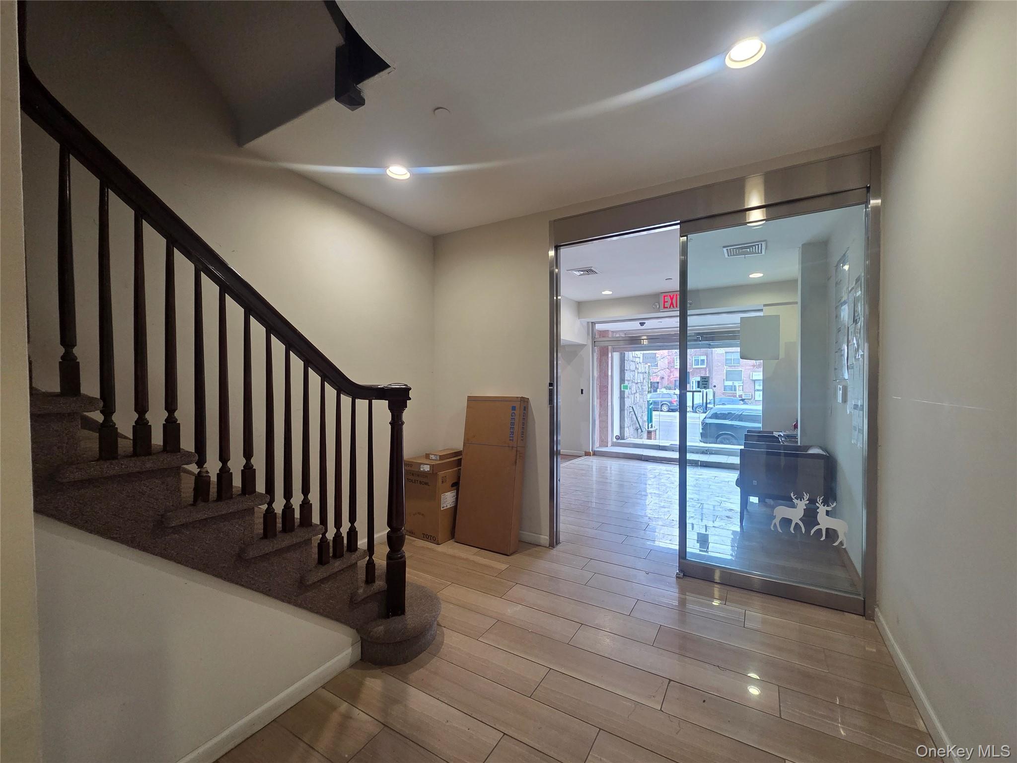 #12 photo, 167-17 Northern Boulevard, קווינס Flushing , NY 11358