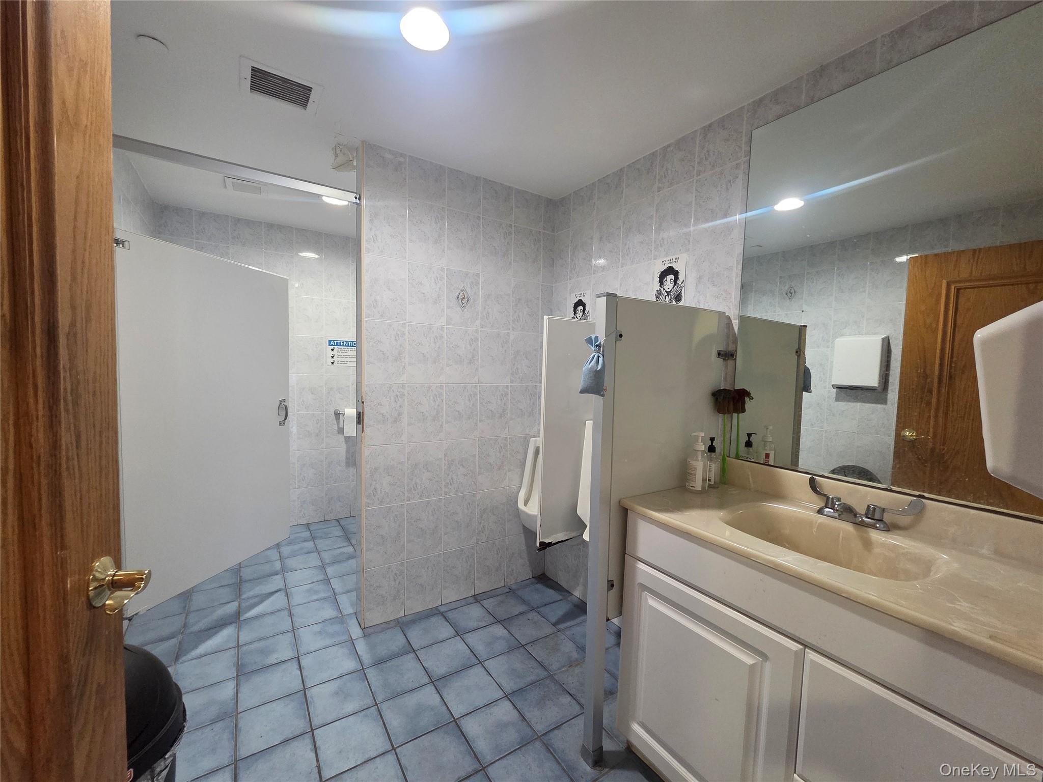 #14 photo, 167-17 Northern Boulevard, קווינס Flushing , NY 11358