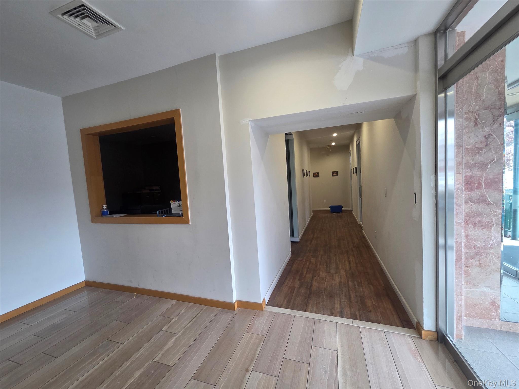 #6 photo, 167-17 Northern Boulevard, קווינס Flushing , NY 11358