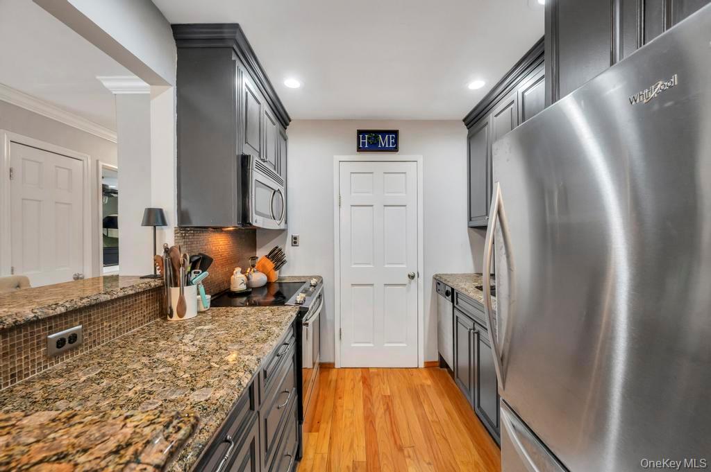 #13 photo, 73 Richmond Boulevard, #3B, Ronkonkoma , NY 11779