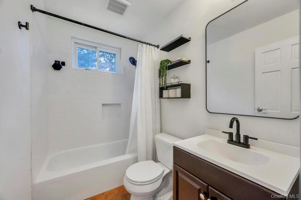 #26 photo, 73 Richmond Boulevard, #3B, Ronkonkoma , NY 11779