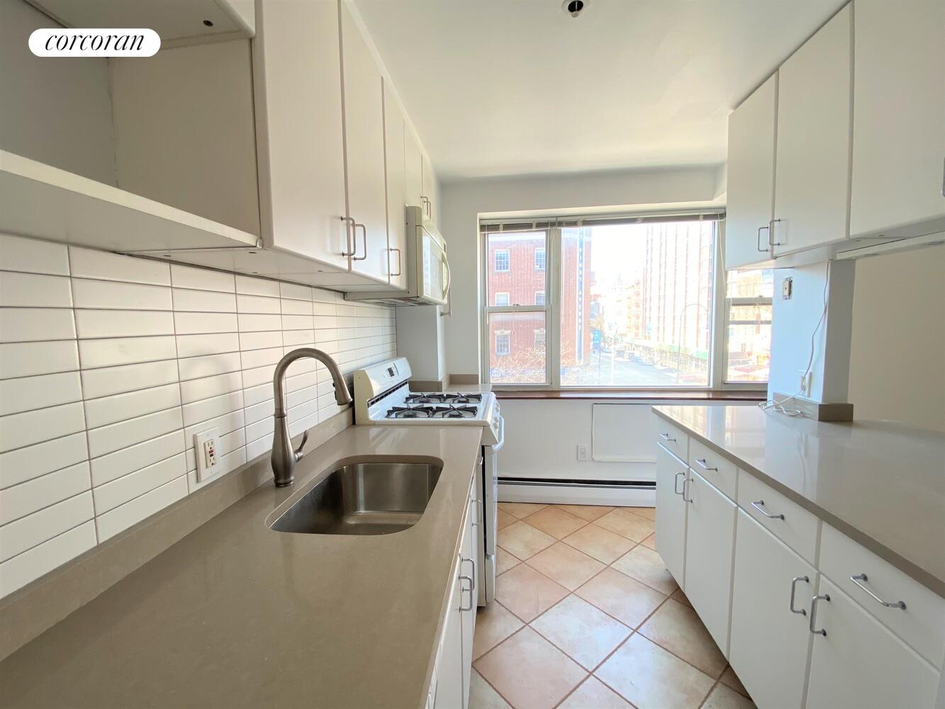 #4 photo, New York City, מנהטן East Village , NY 10009