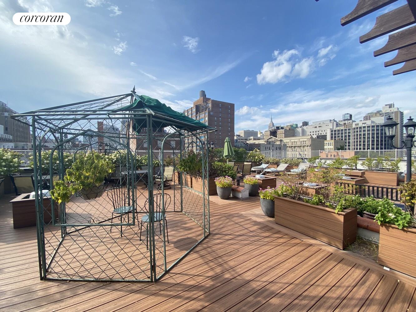 #8 photo, New York City, מנהטן East Village , NY 10009