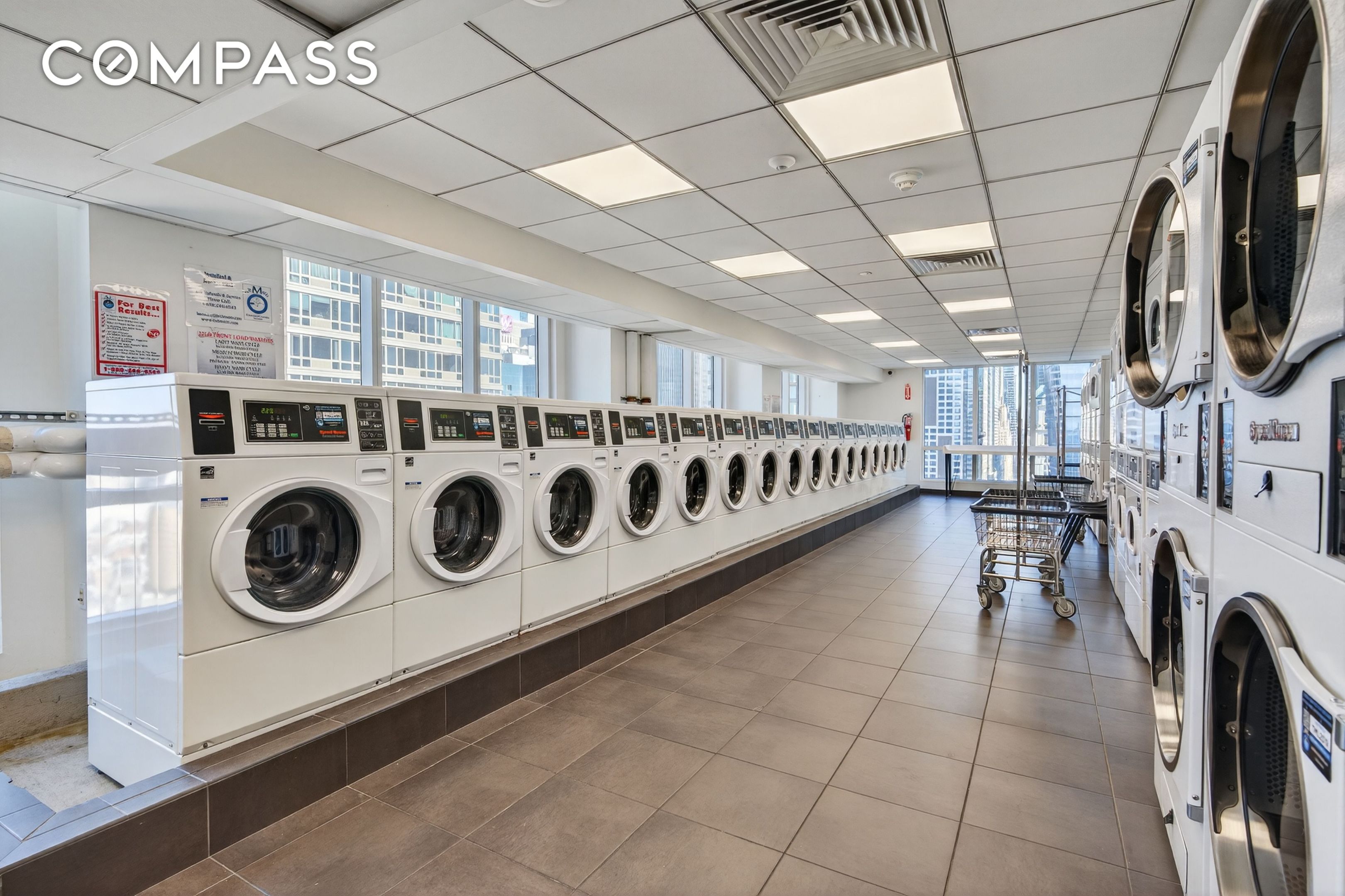 #14 photo, 350 W 42nd Street, मैनहटन Hell's Kitchen , NY 10036