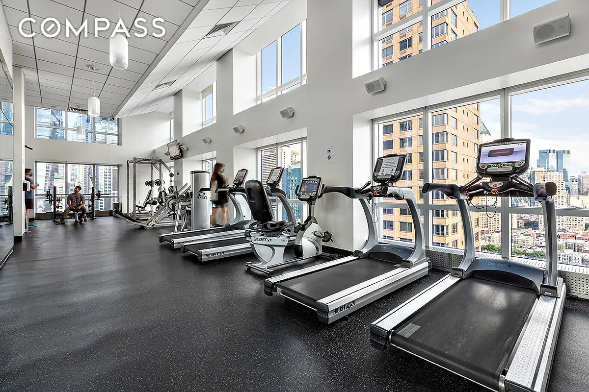 #16 photo, 350 W 42nd Street, मैनहटन Hell's Kitchen , NY 10036