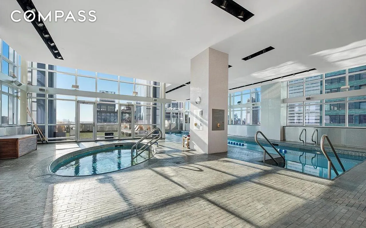 #14 photo, 350 W 42nd Street, Манхэттен ‖ Hell's Kitchen , NY 10036