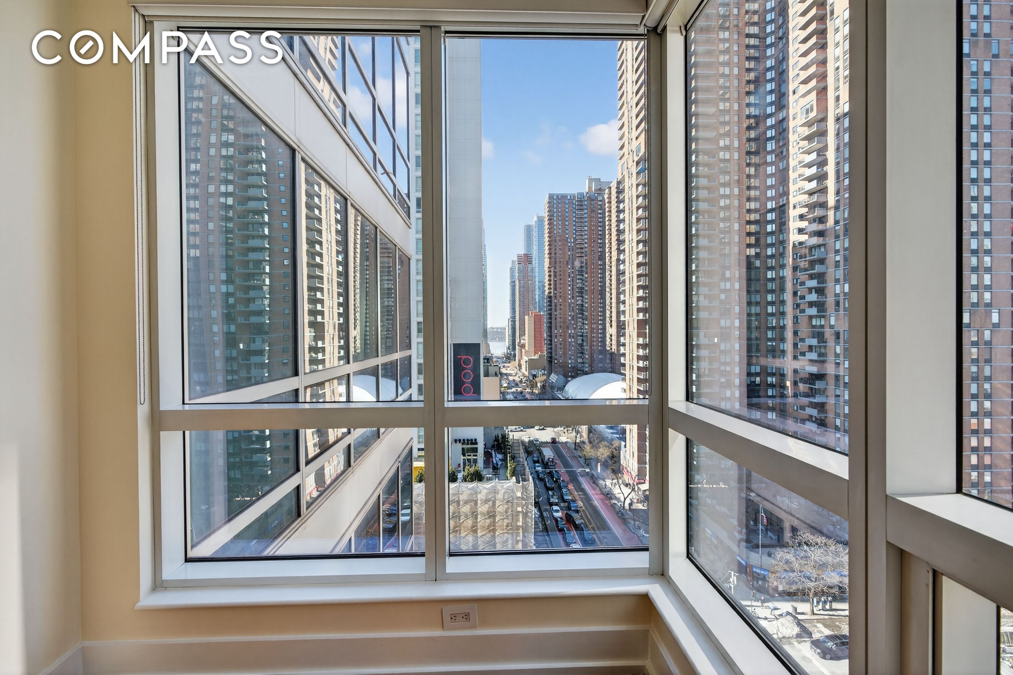 #4 photo, 350 W 42nd Street, Манхэттен ‖ Hell's Kitchen , NY 10036