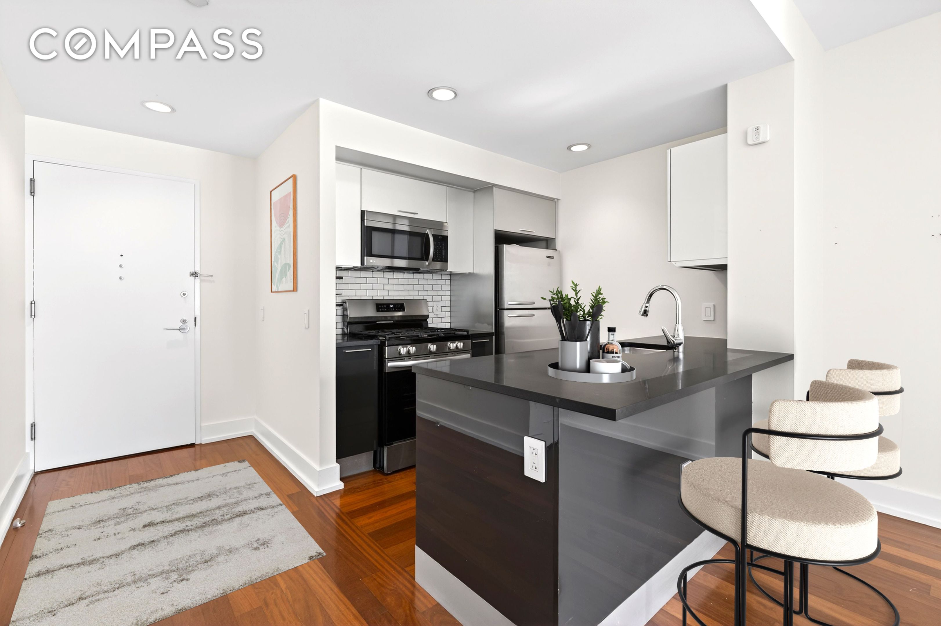 #5 photo, 350 W 42nd Street, Манхэттен ‖ Hell's Kitchen , NY 10036