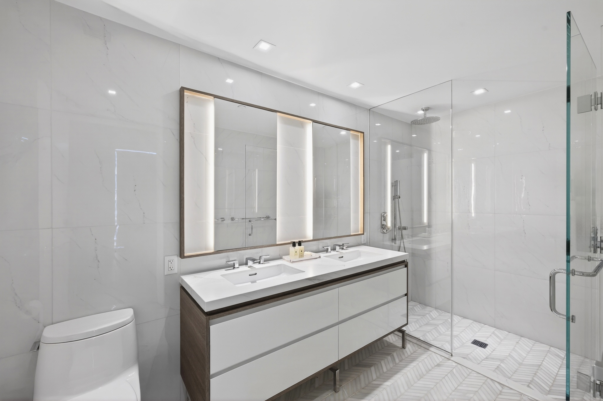 #11 photo, 505 W 43RD Street, Hell's Kitchen , NY 10036