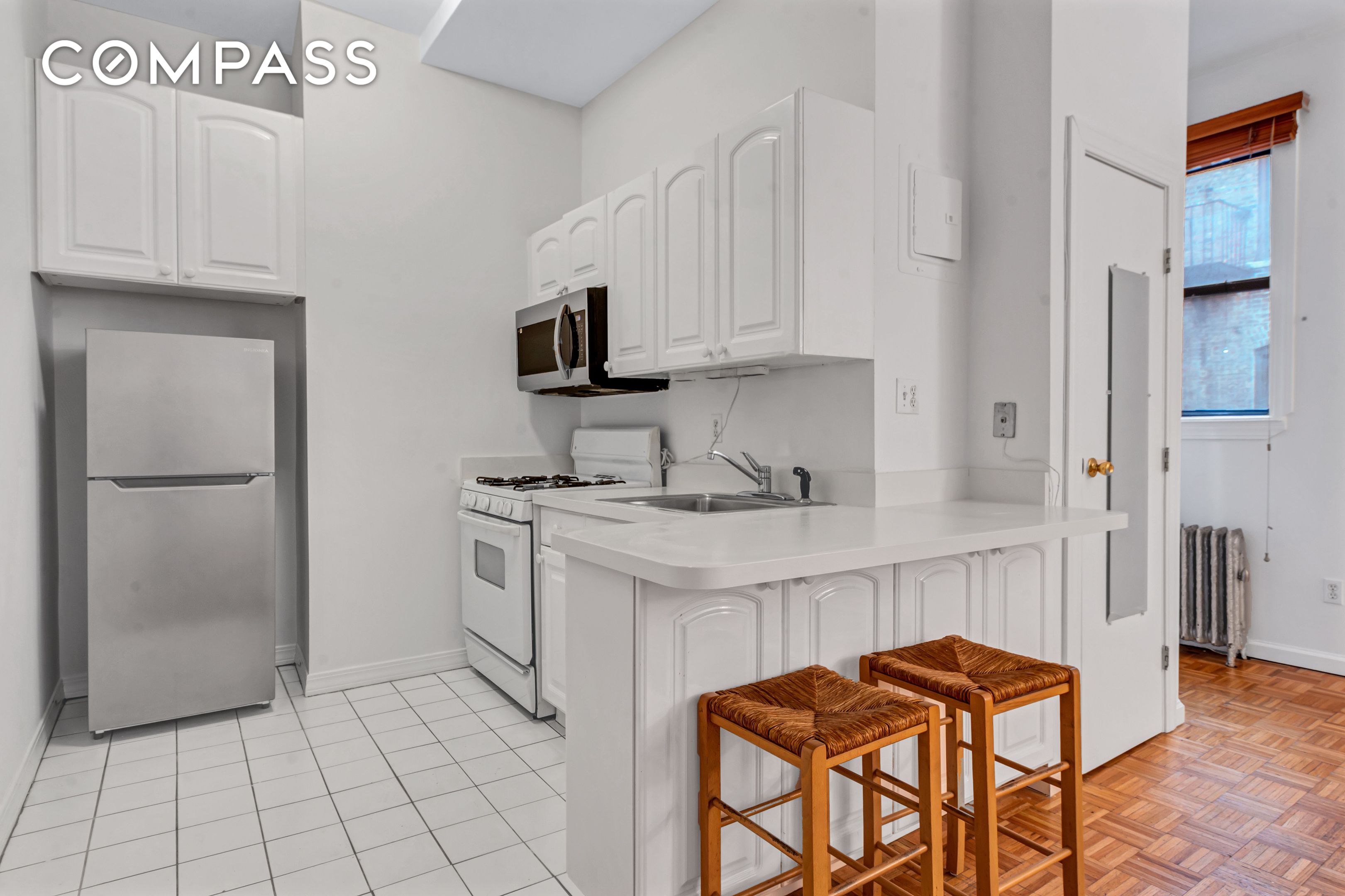 #4 photo, 244 Riverside Drive, मैनहटन Upper West Side , NY 10025