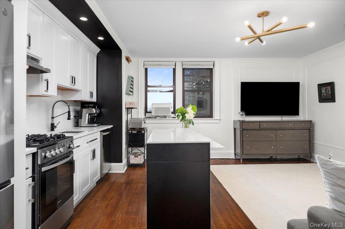 #8 photo, 412 Munro Avenue, Mamaroneck , NY 10543