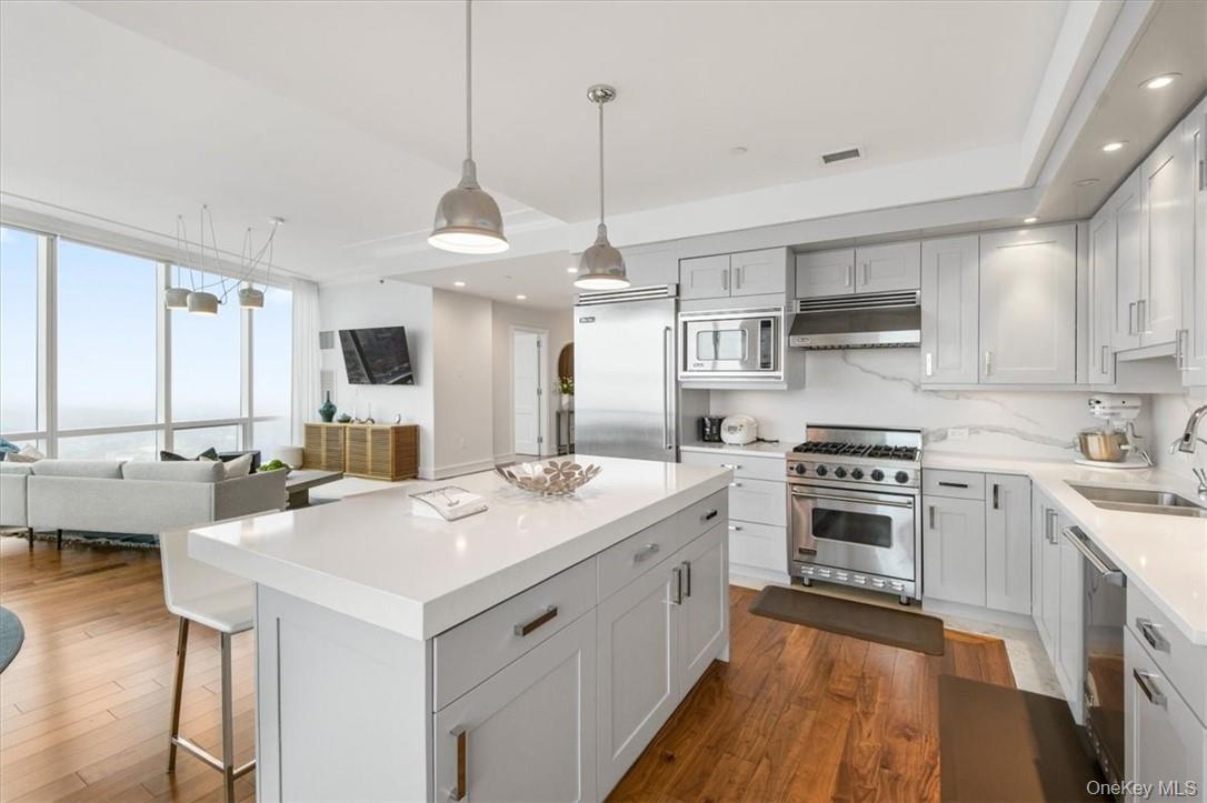 #11 photo, 5 Renaissance Square, White Plains , NY 10601