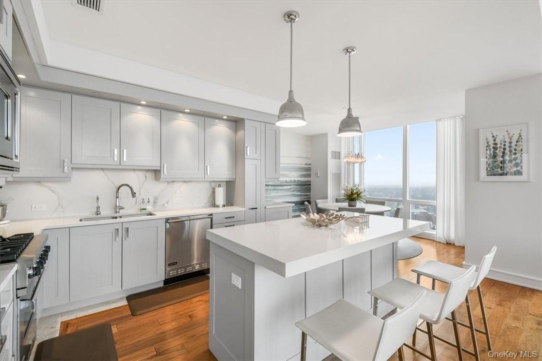 #13 photo, 5 Renaissance Square, White Plains , NY 10601