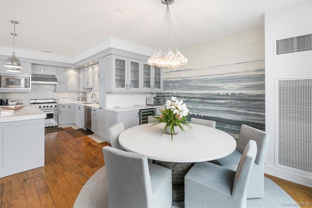 #15 photo, 5 Renaissance Square, White Plains , NY 10601