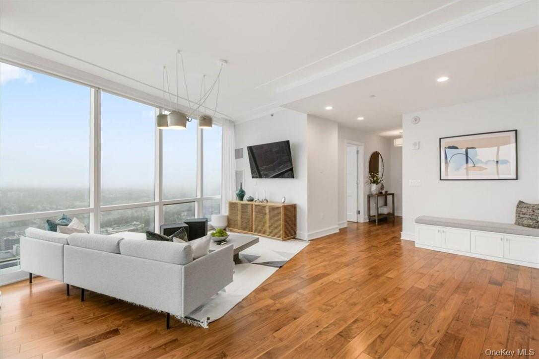 #7 photo, 5 Renaissance Square, White Plains , NY 10601