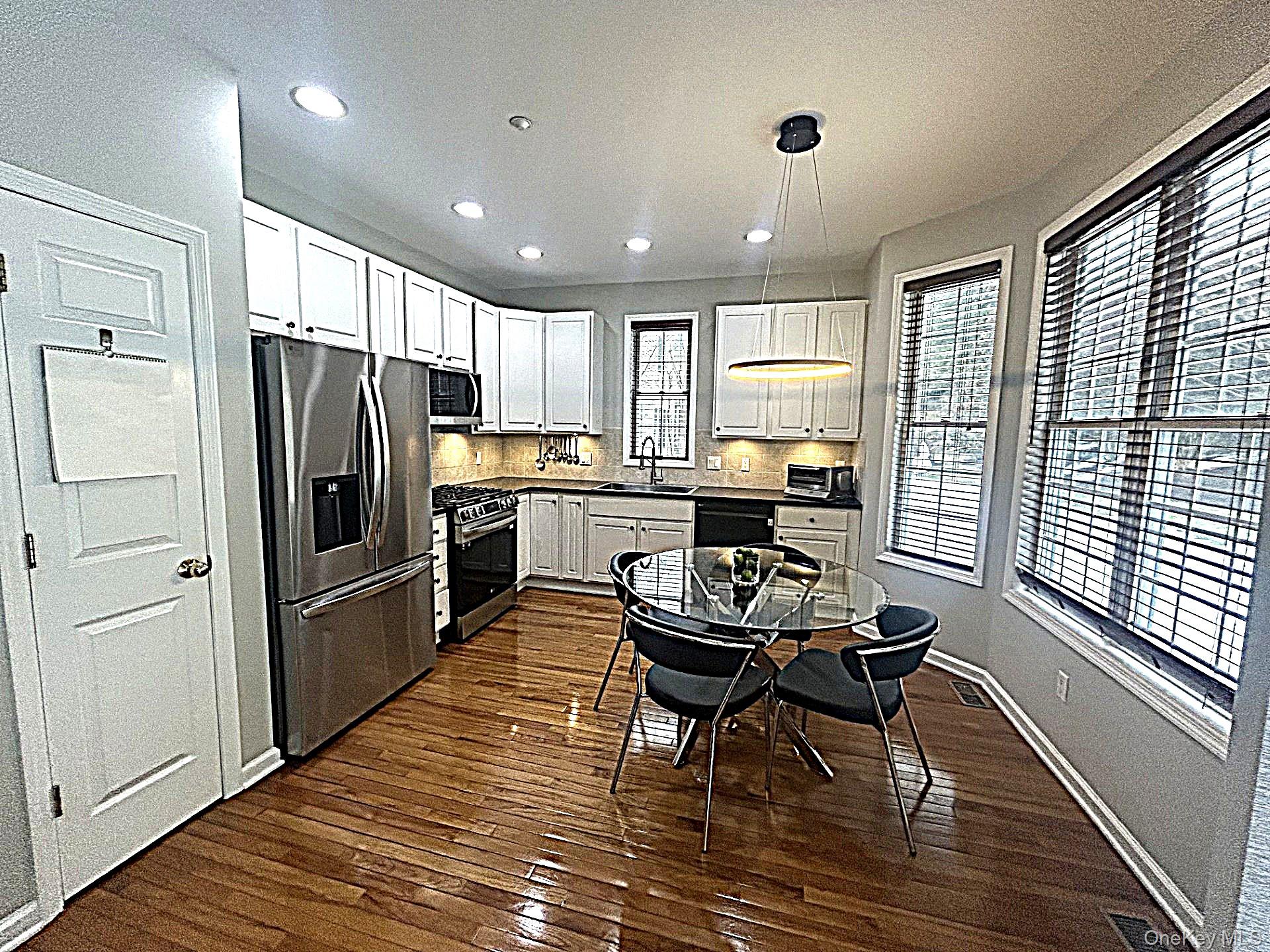 #12 photo, 7 Limerick Court, White Plains , NY 10603