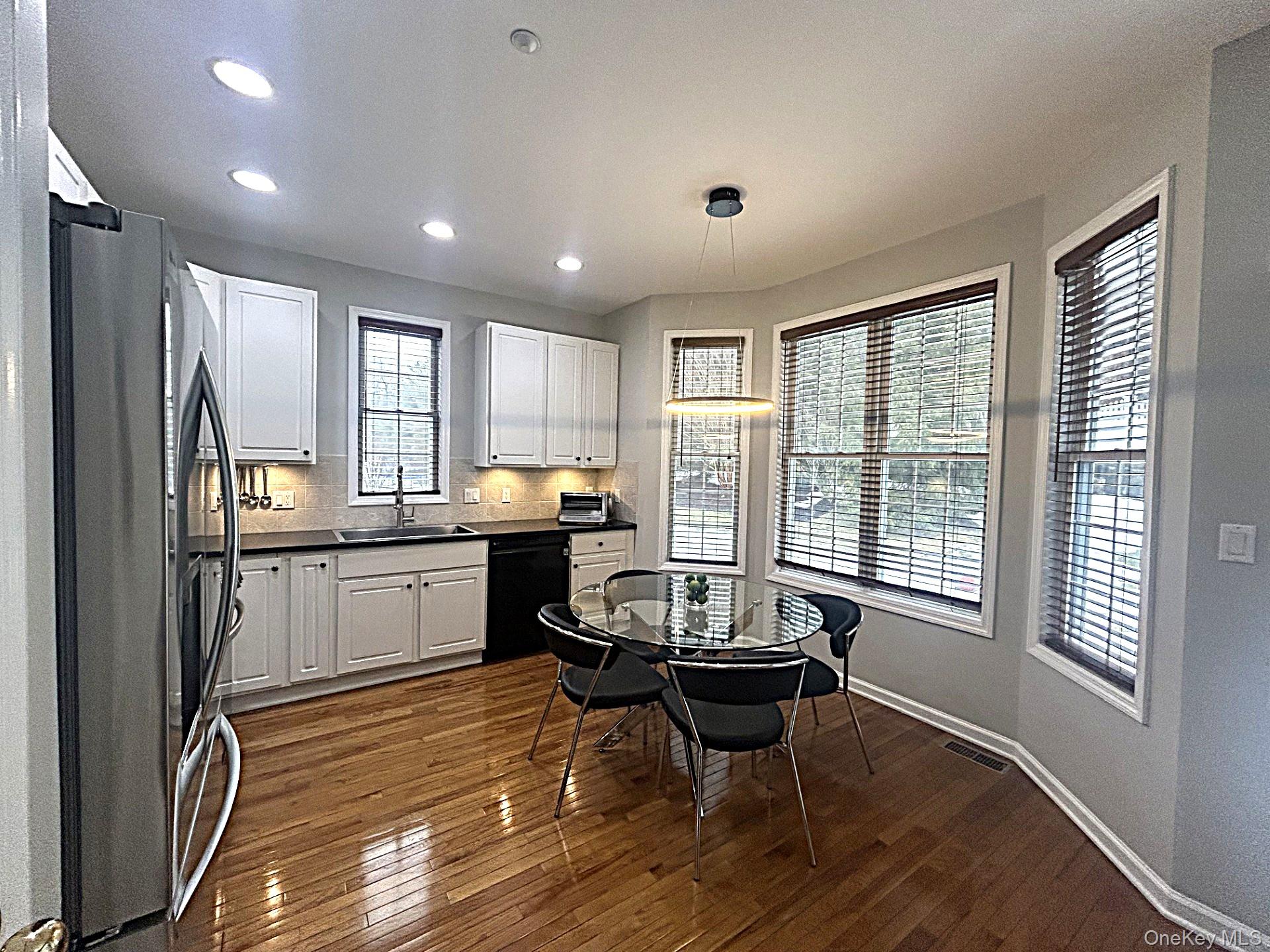 #14 photo, 7 Limerick Court, White Plains , NY 10603