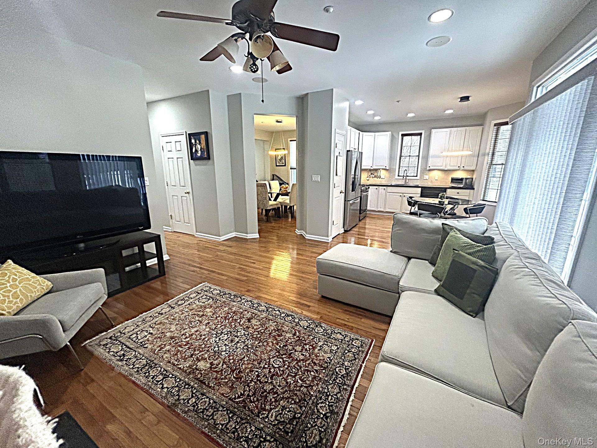 #18 photo, 7 Limerick Court, White Plains , NY 10603