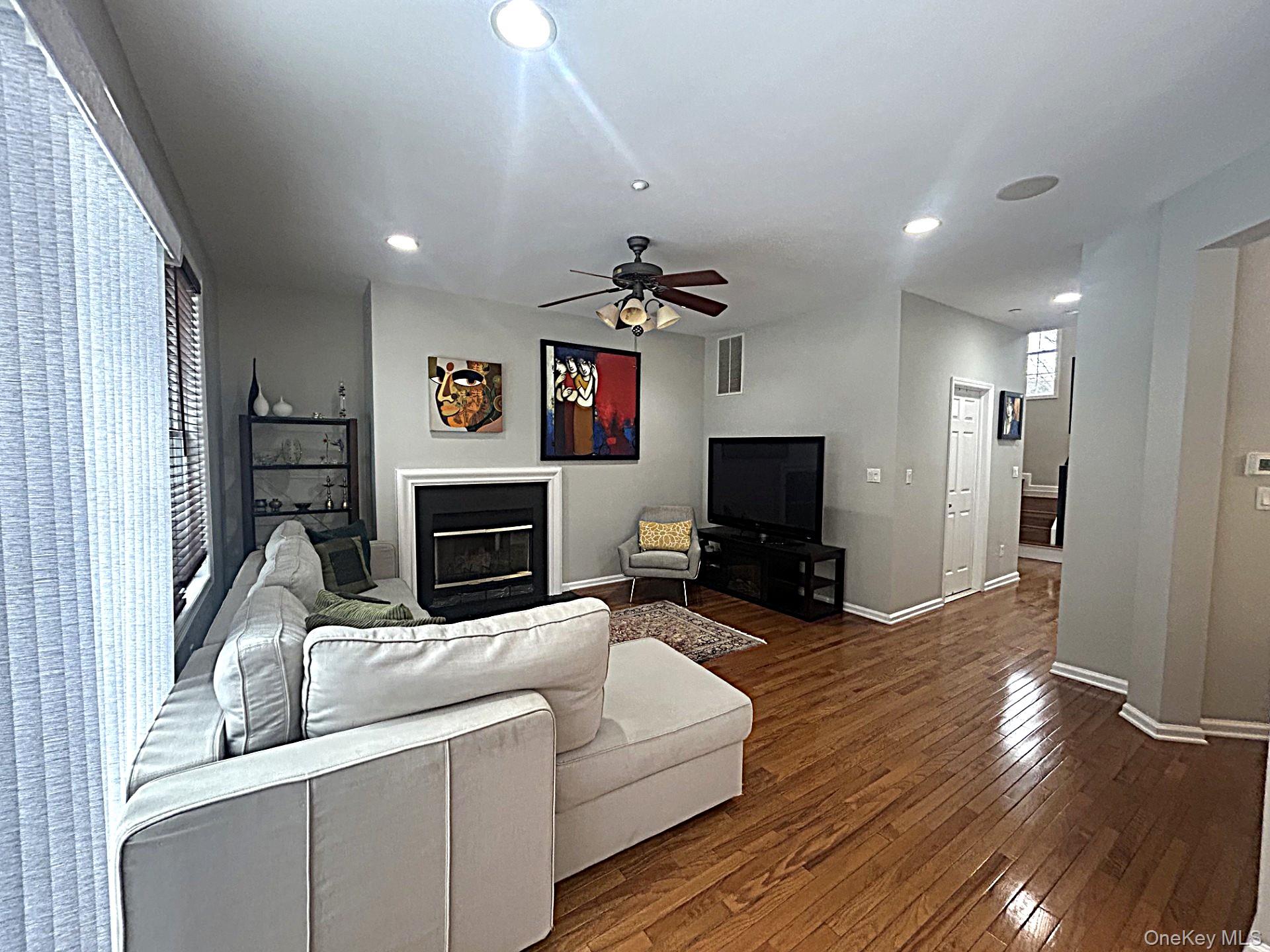 #19 photo, 7 Limerick Court, White Plains , NY 10603