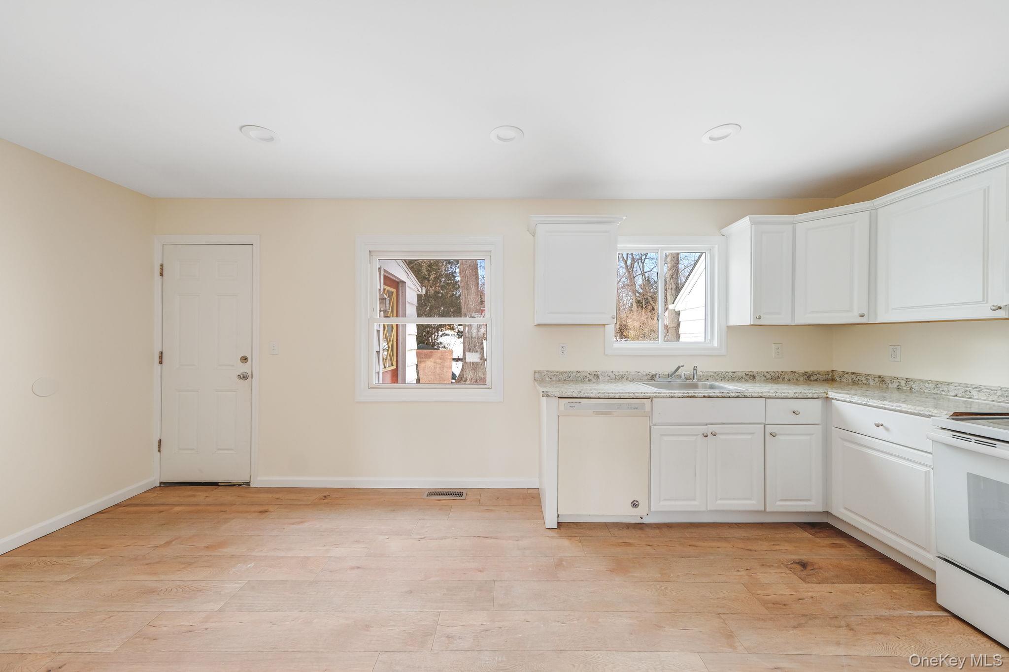 #10 photo, 22 Overbrook Street, Riverhead , NY 11901