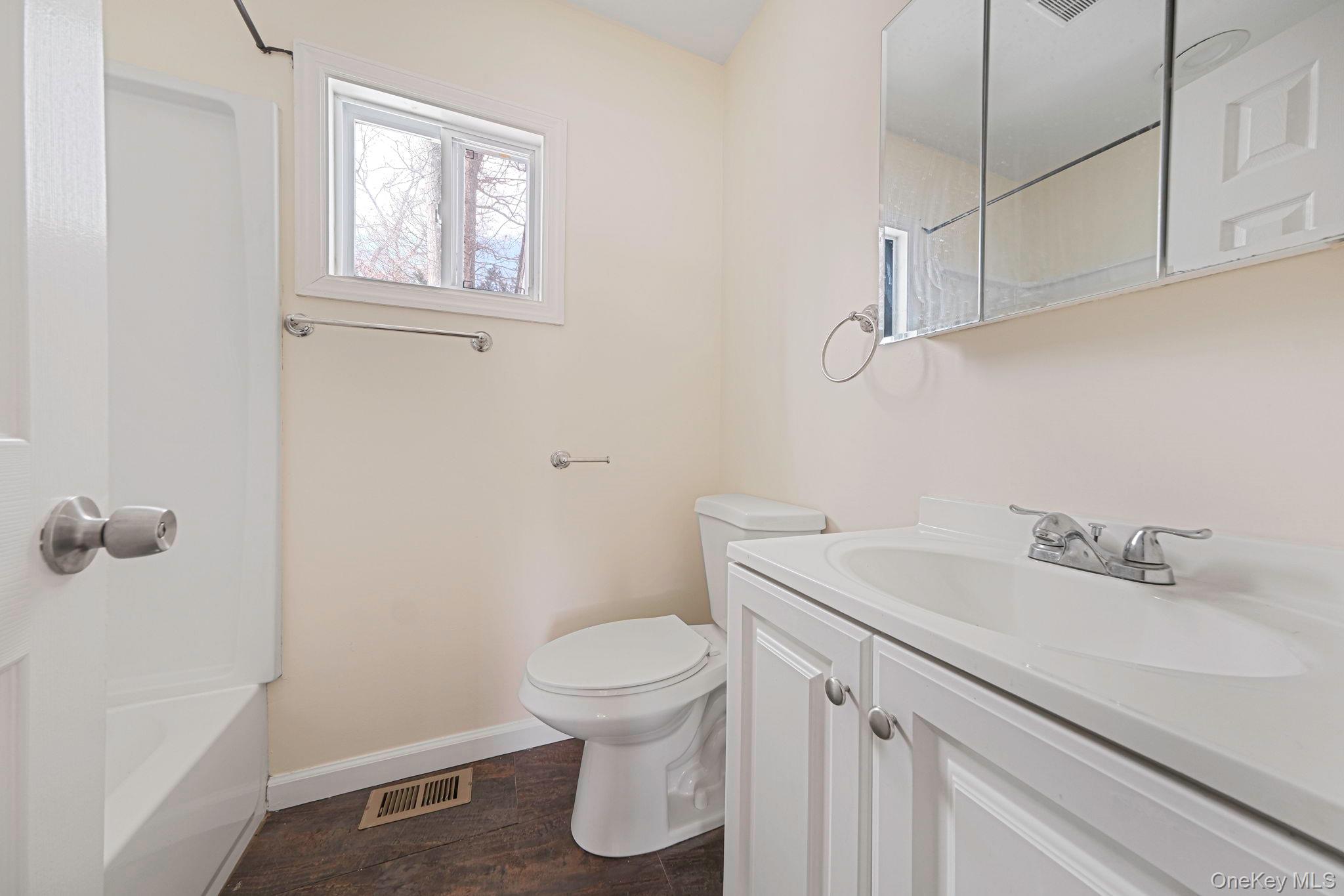 #14 photo, 22 Overbrook Street, Riverhead , NY 11901