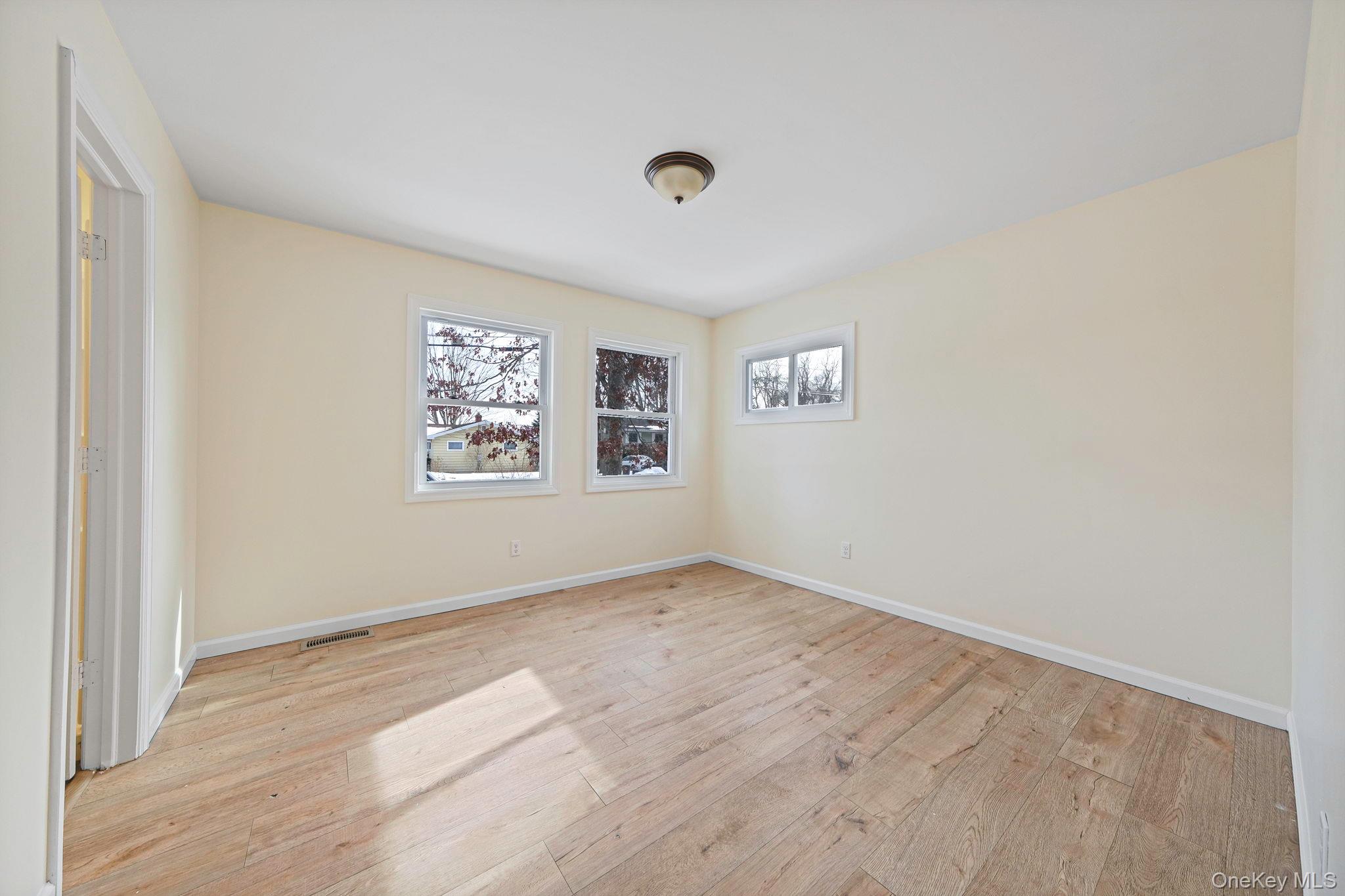 #16 photo, 22 Overbrook Street, Riverhead , NY 11901