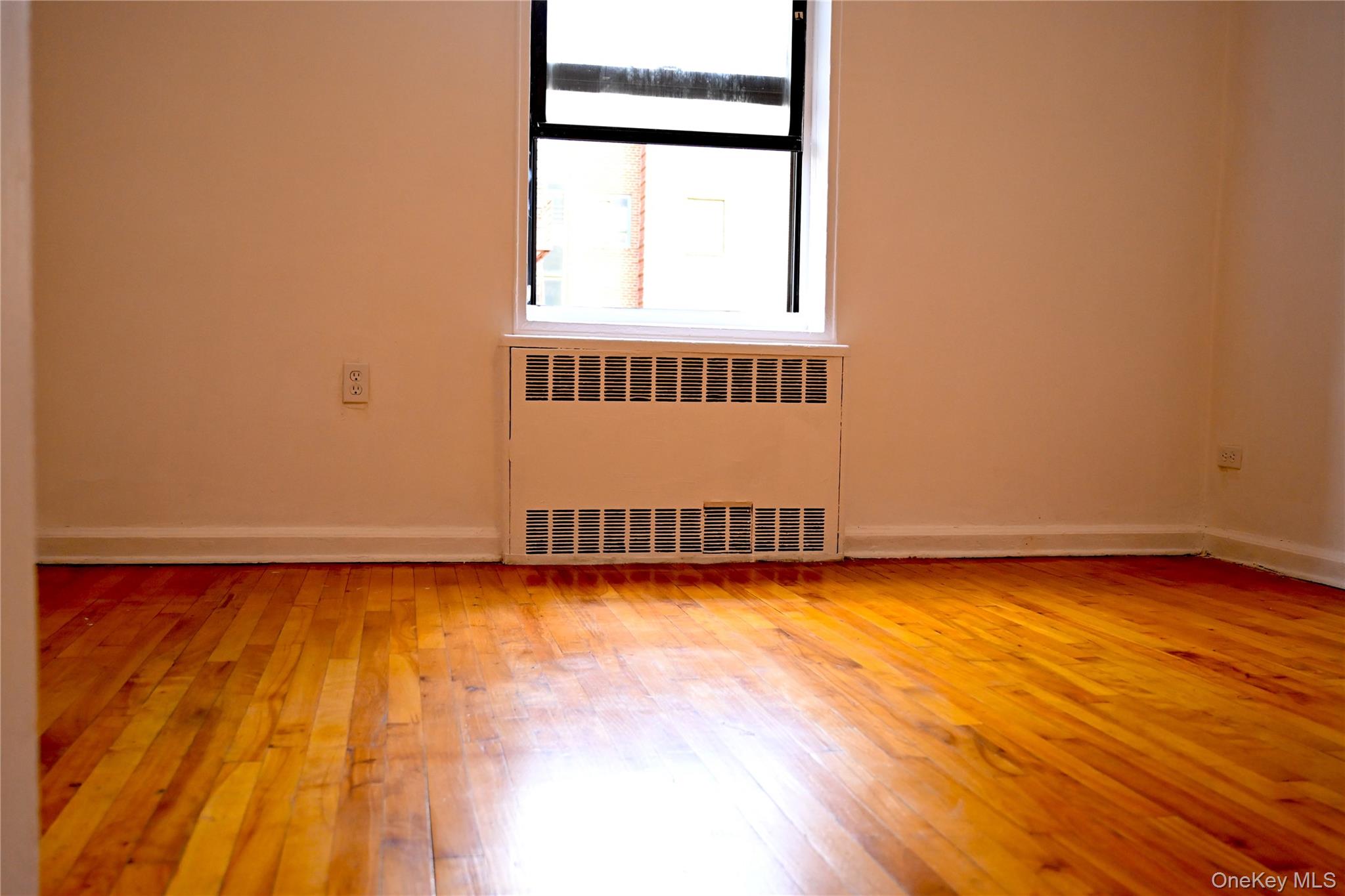 #13 photo, 34-20 78th Street, कुईंस Jackson Heights , NY 11372