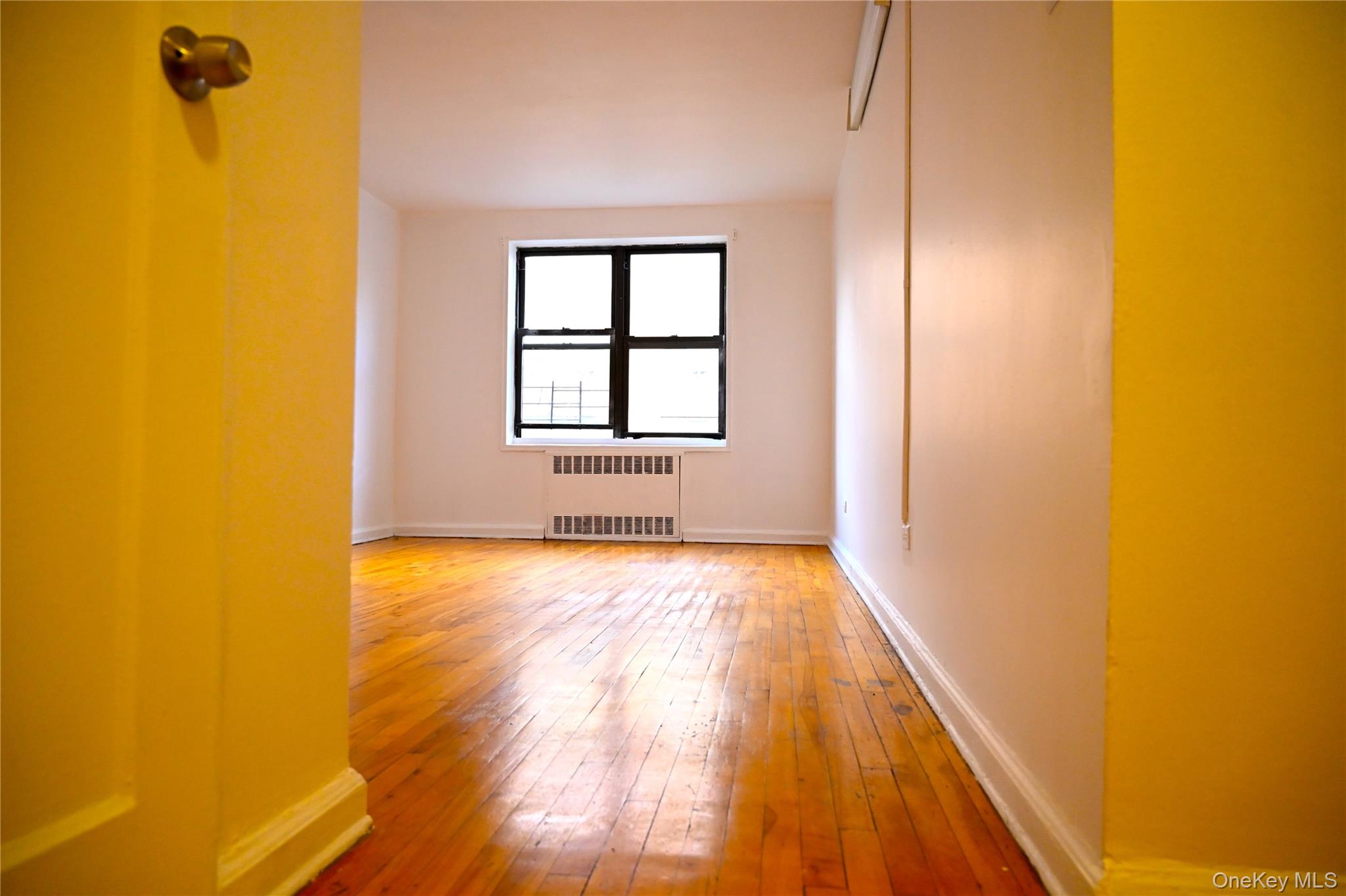 #6 photo, 34-20 78th Street, कुईंस Jackson Heights , NY 11372