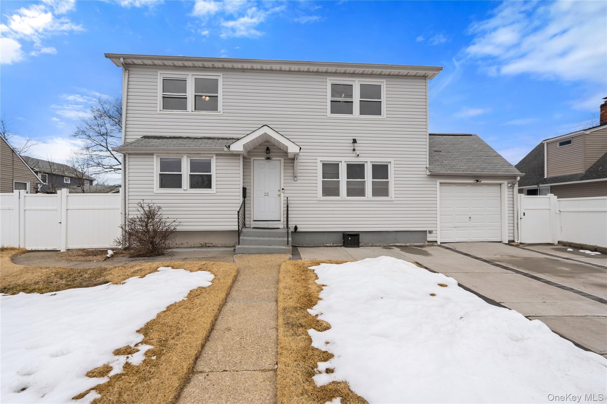 #1 photo, 22 Woodcrest Road, 长岛 Hicksville , NY 11801