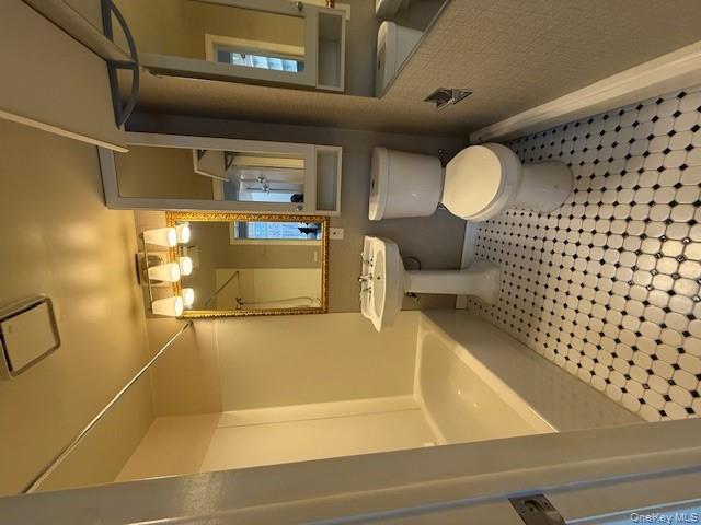 #15 photo, 35 Youngs Hill Road, 롱 아일랜드 Huntington , NY 11743